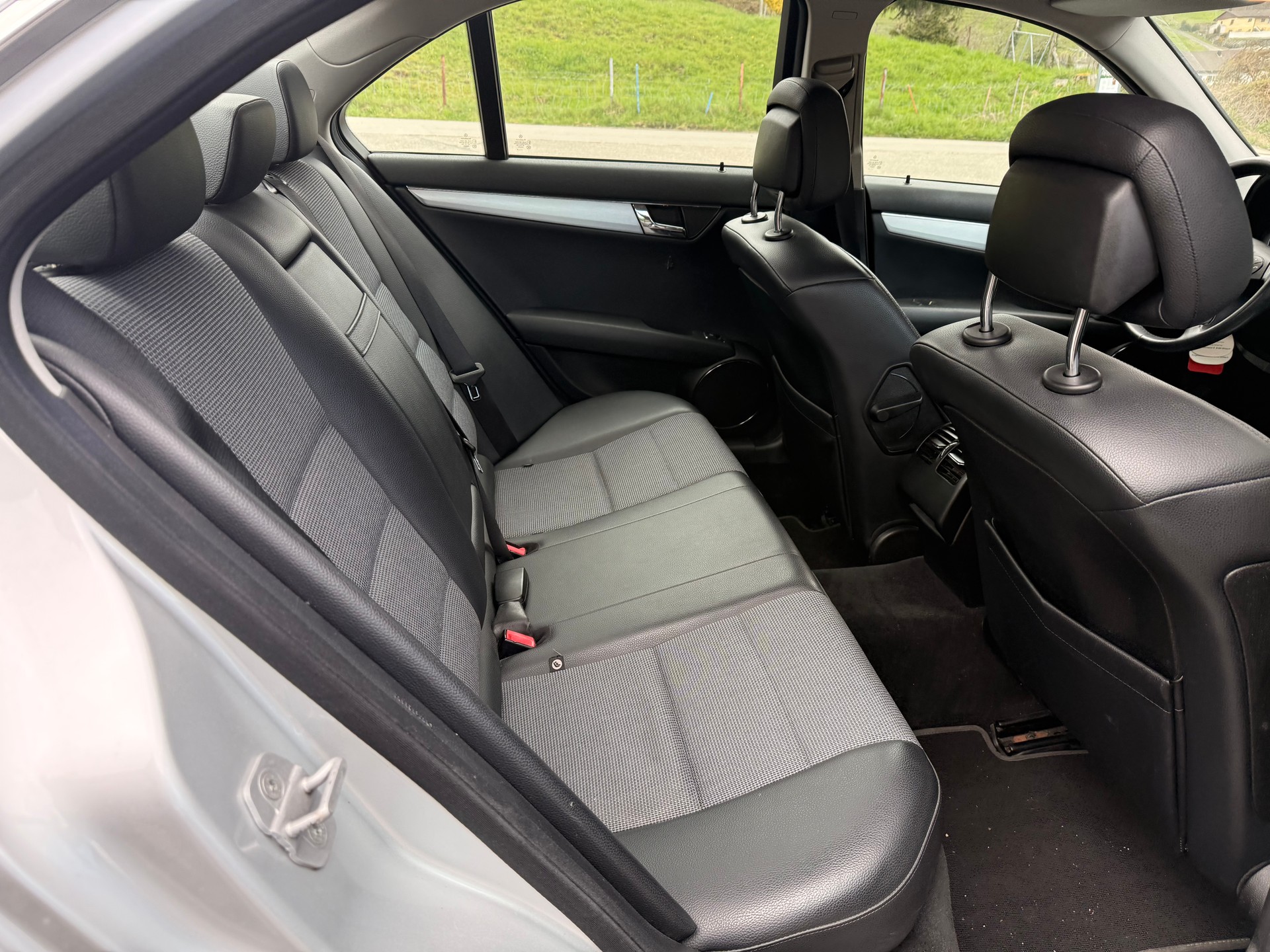 MERCEDES-BENZ C 250-image-9