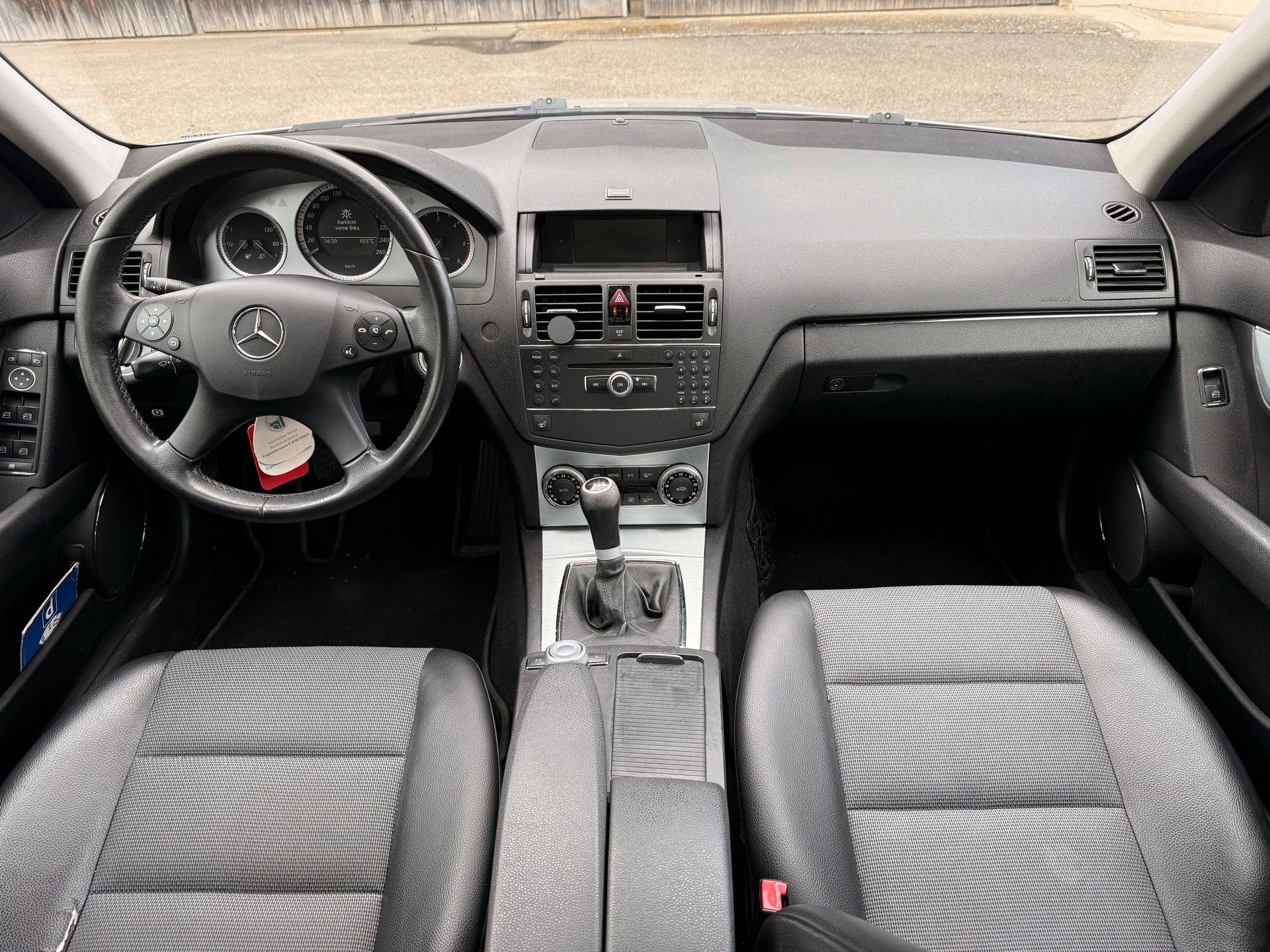 MERCEDES-BENZ C 250-image-10