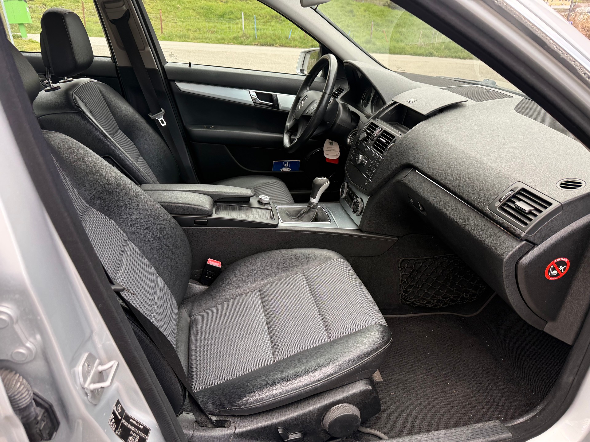 MERCEDES-BENZ C 250-image-8