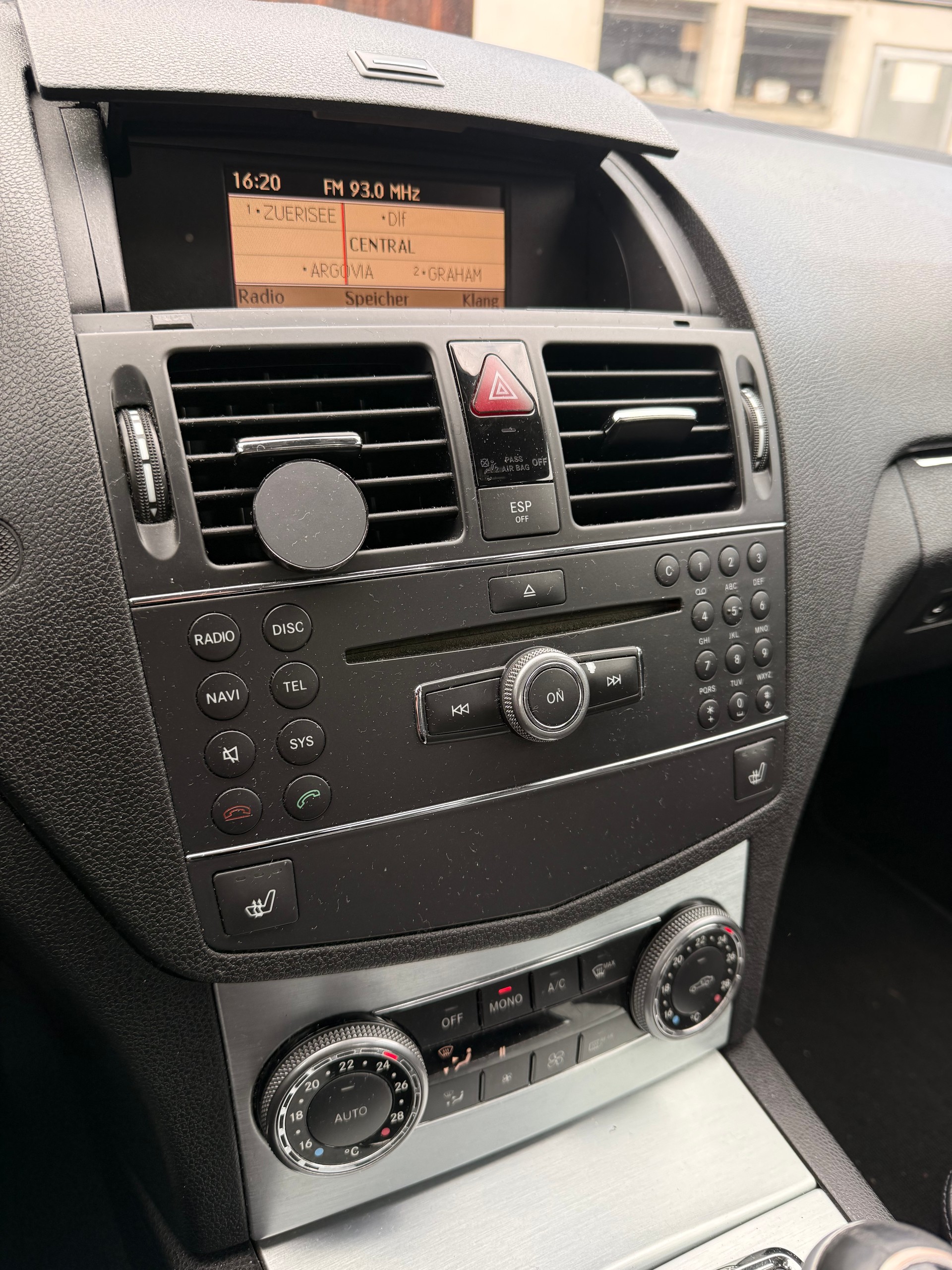 MERCEDES-BENZ C 250-image-11