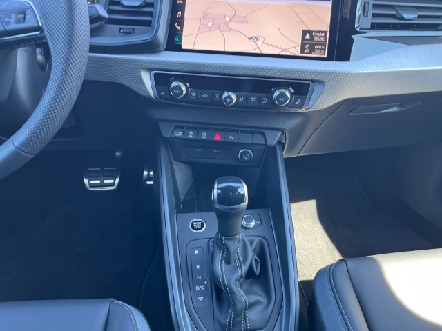 AUDI A1 Sportback 30 TFSI S Line Attraction S-tronic-image-14