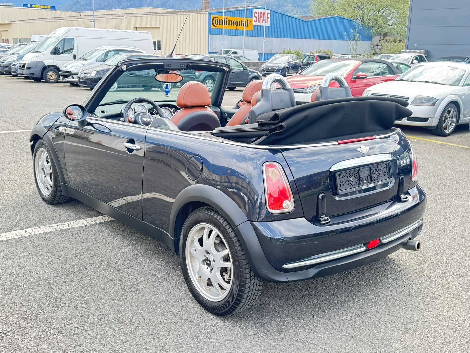 MINI Cooper Cabriolet-image-5