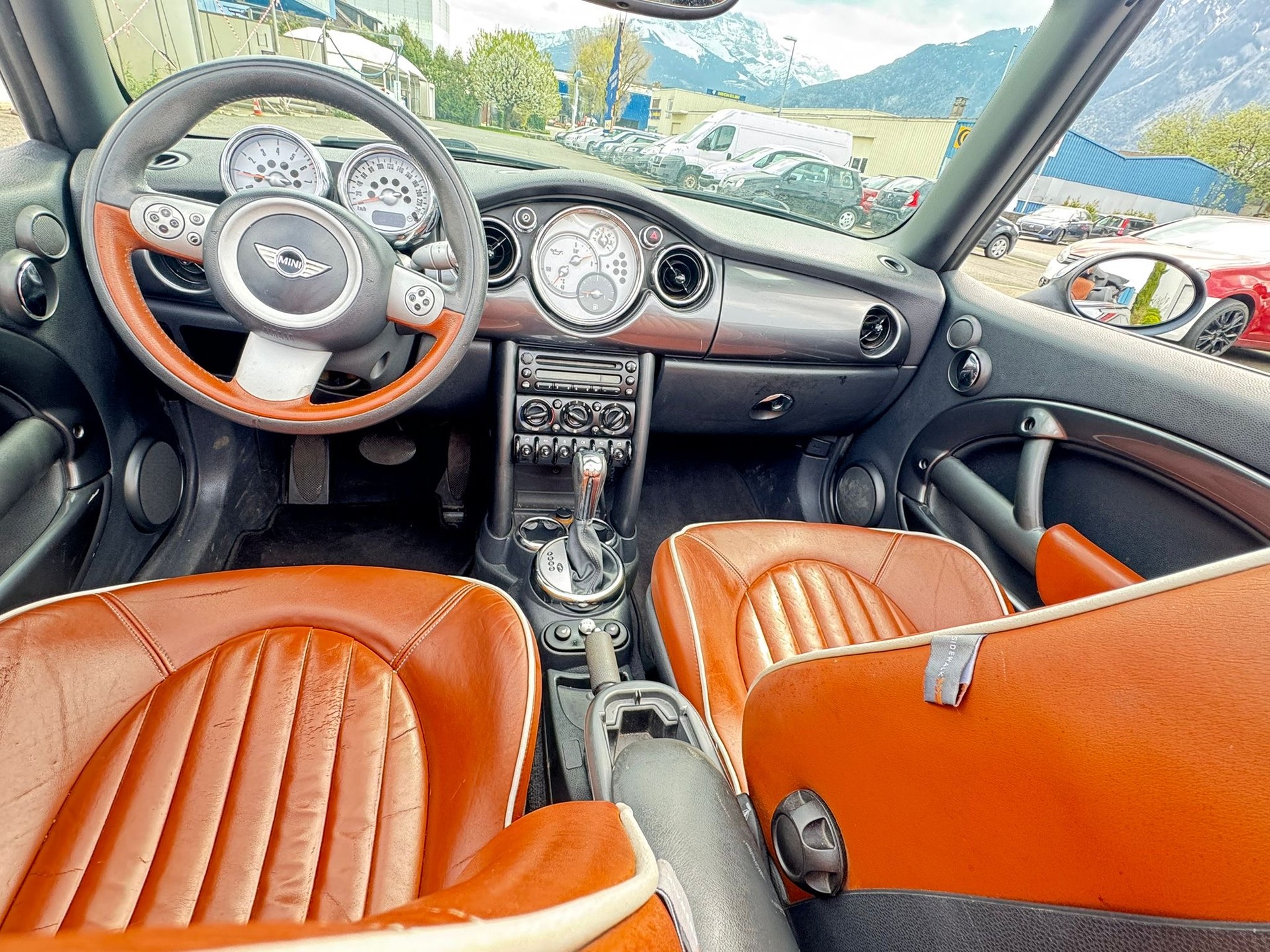 MINI Cooper Cabriolet-image-9