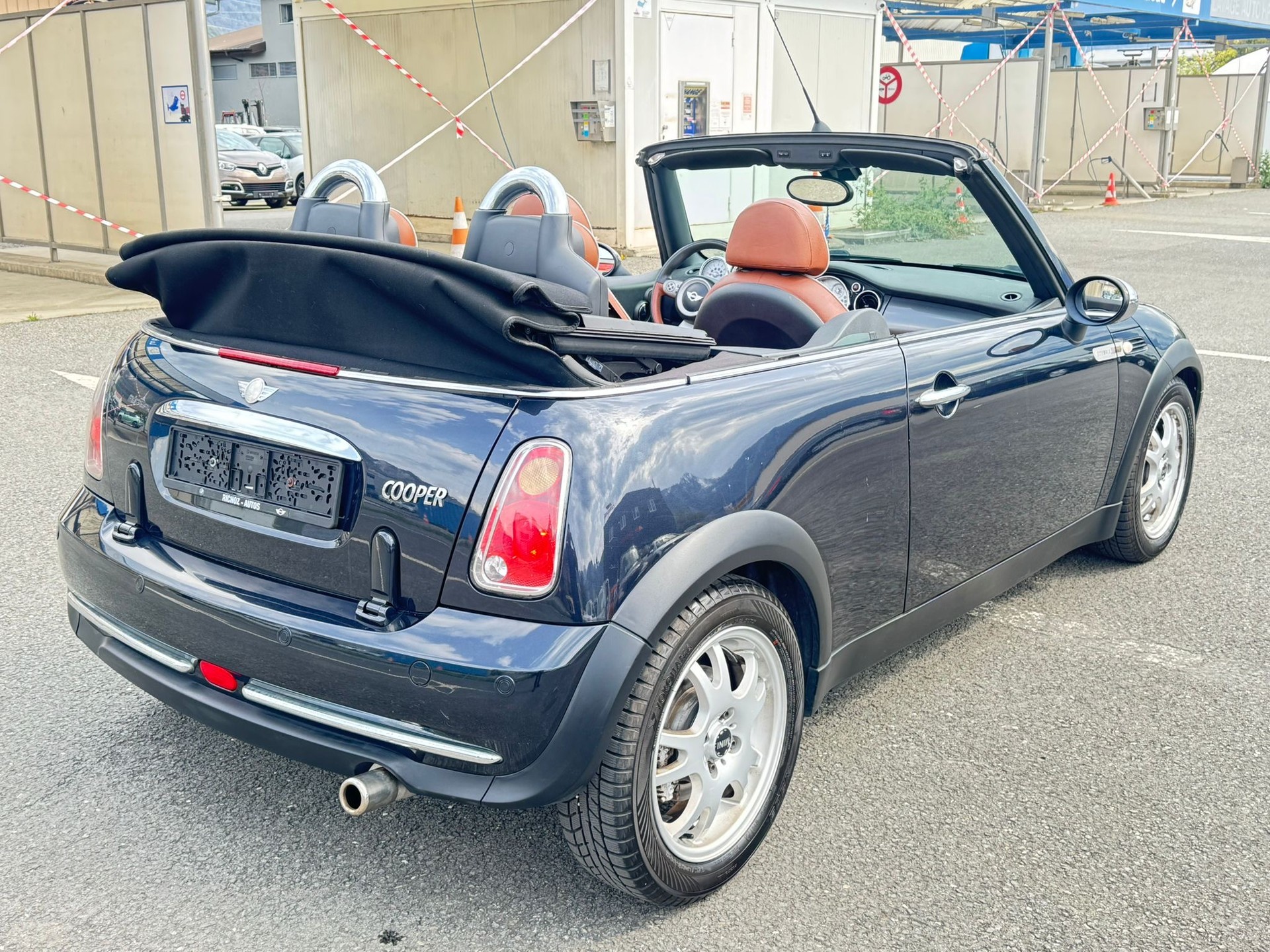 MINI Cooper Cabriolet-image-6