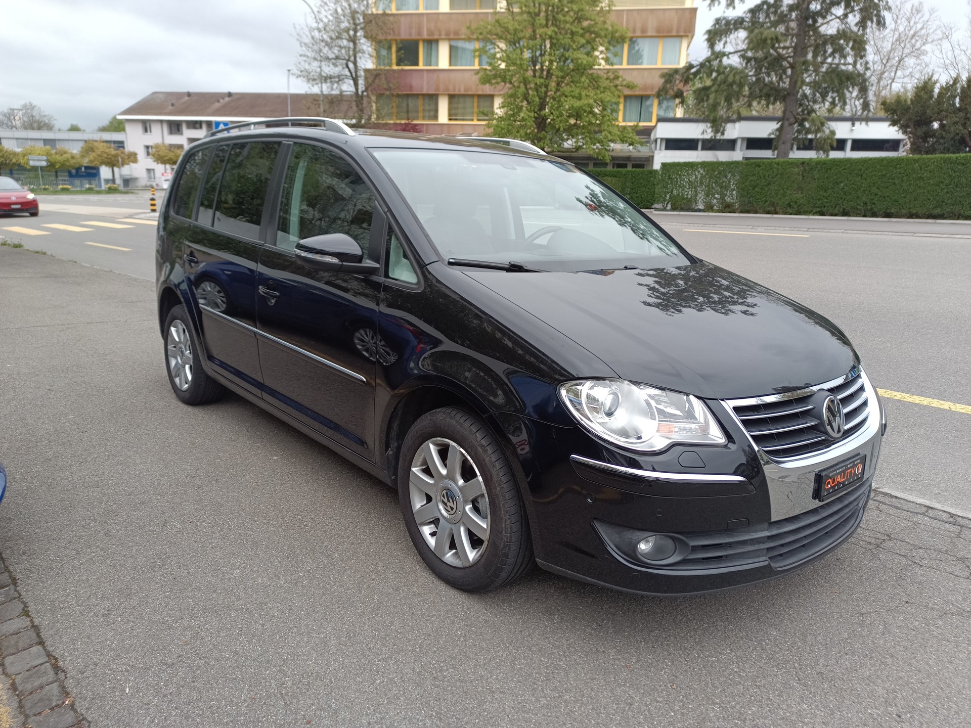 VW Touran 1.4 TSI Highline-image-1