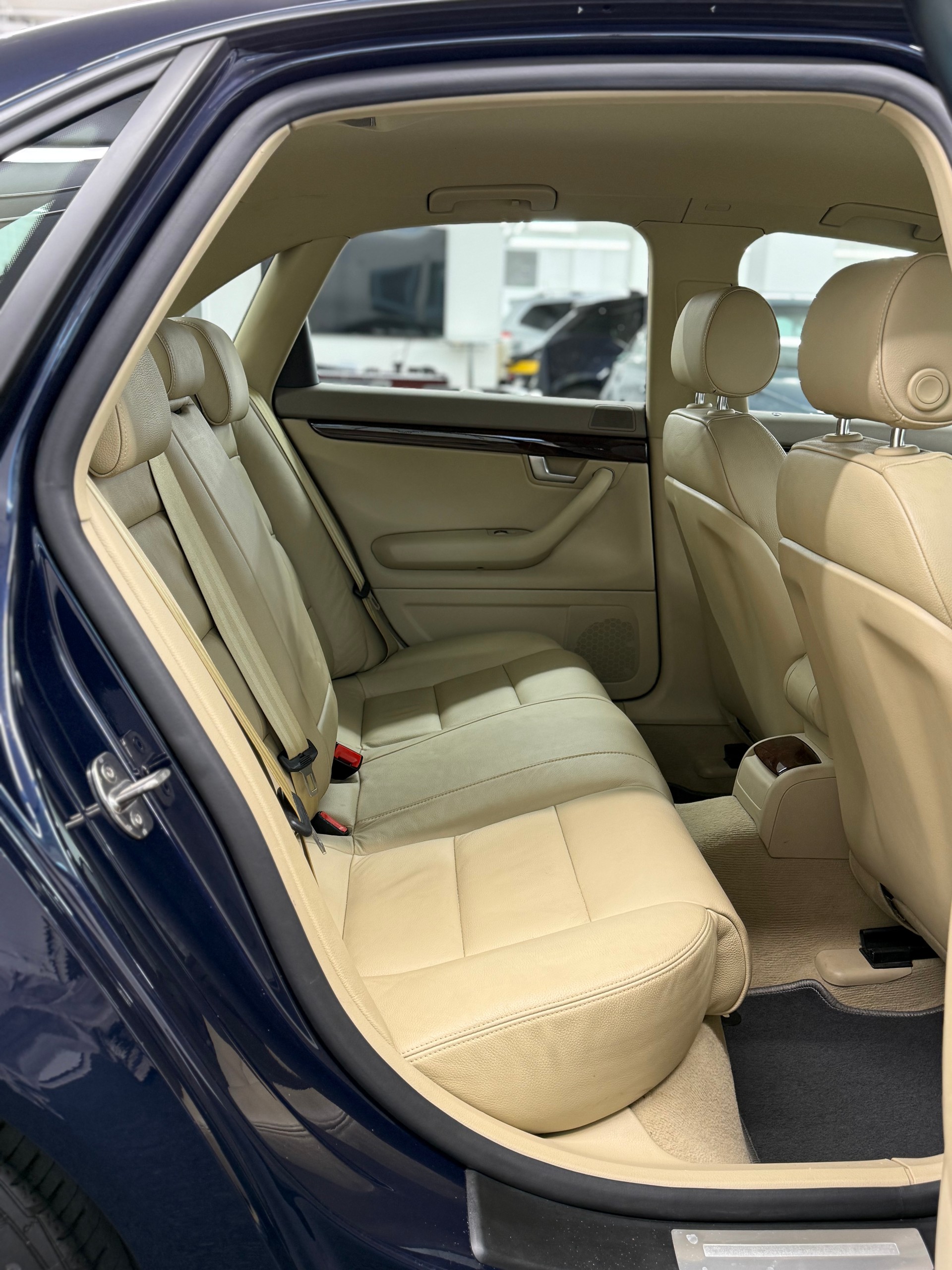 AUDI A4 Limousine 3.2 FSI QUATTRO + AHK-image-16