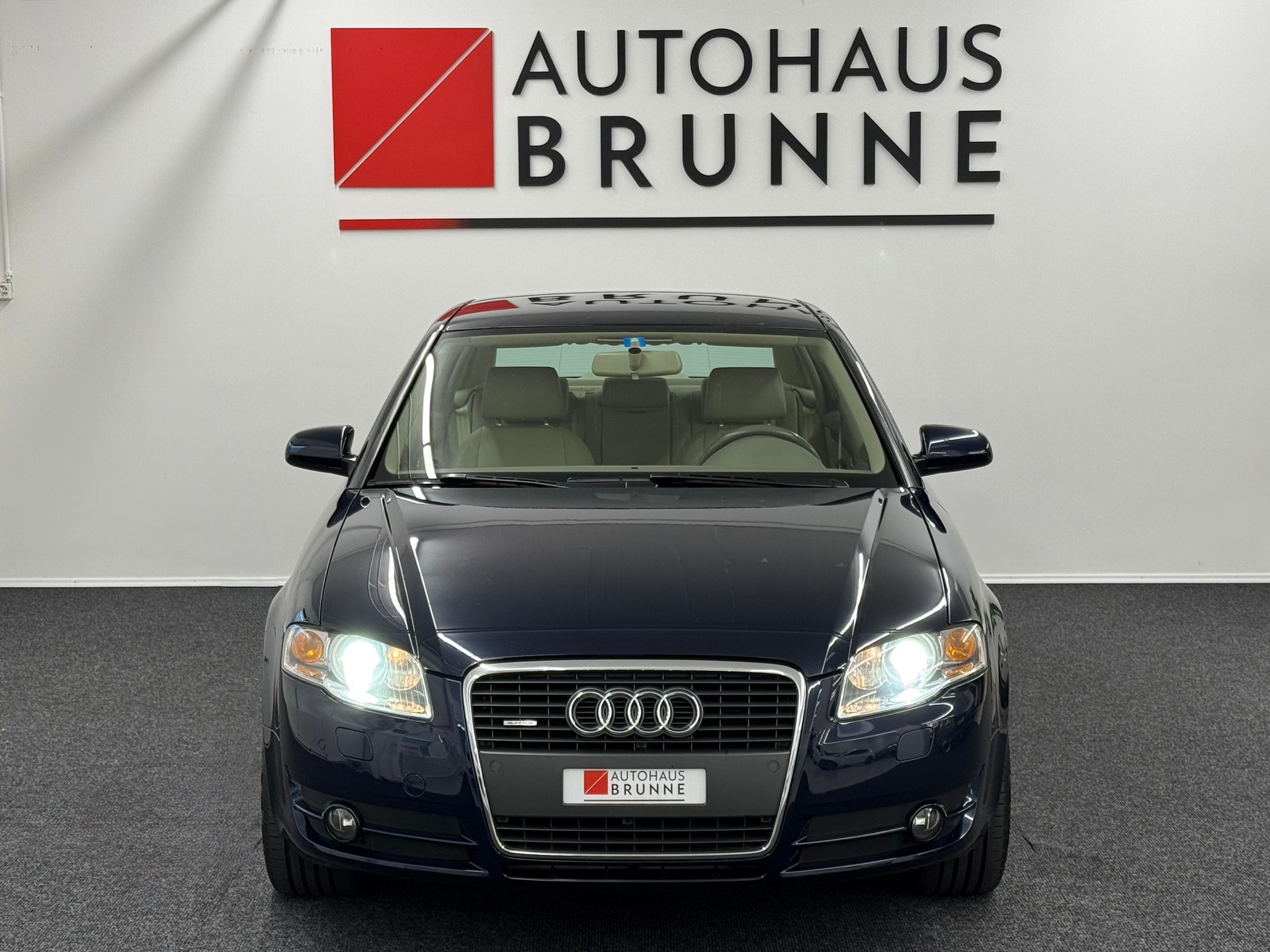 AUDI A4 Limousine 3.2 FSI QUATTRO + AHK-showroom-element-1