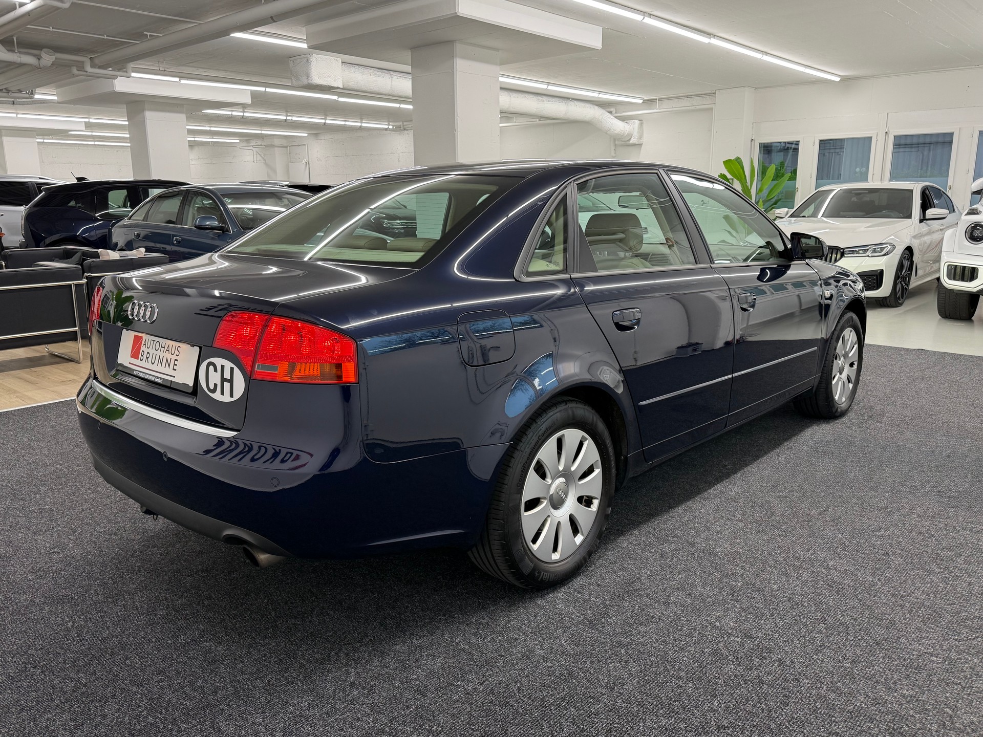 AUDI A4 Limousine 3.2 FSI QUATTRO + AHK-showroom-element-3