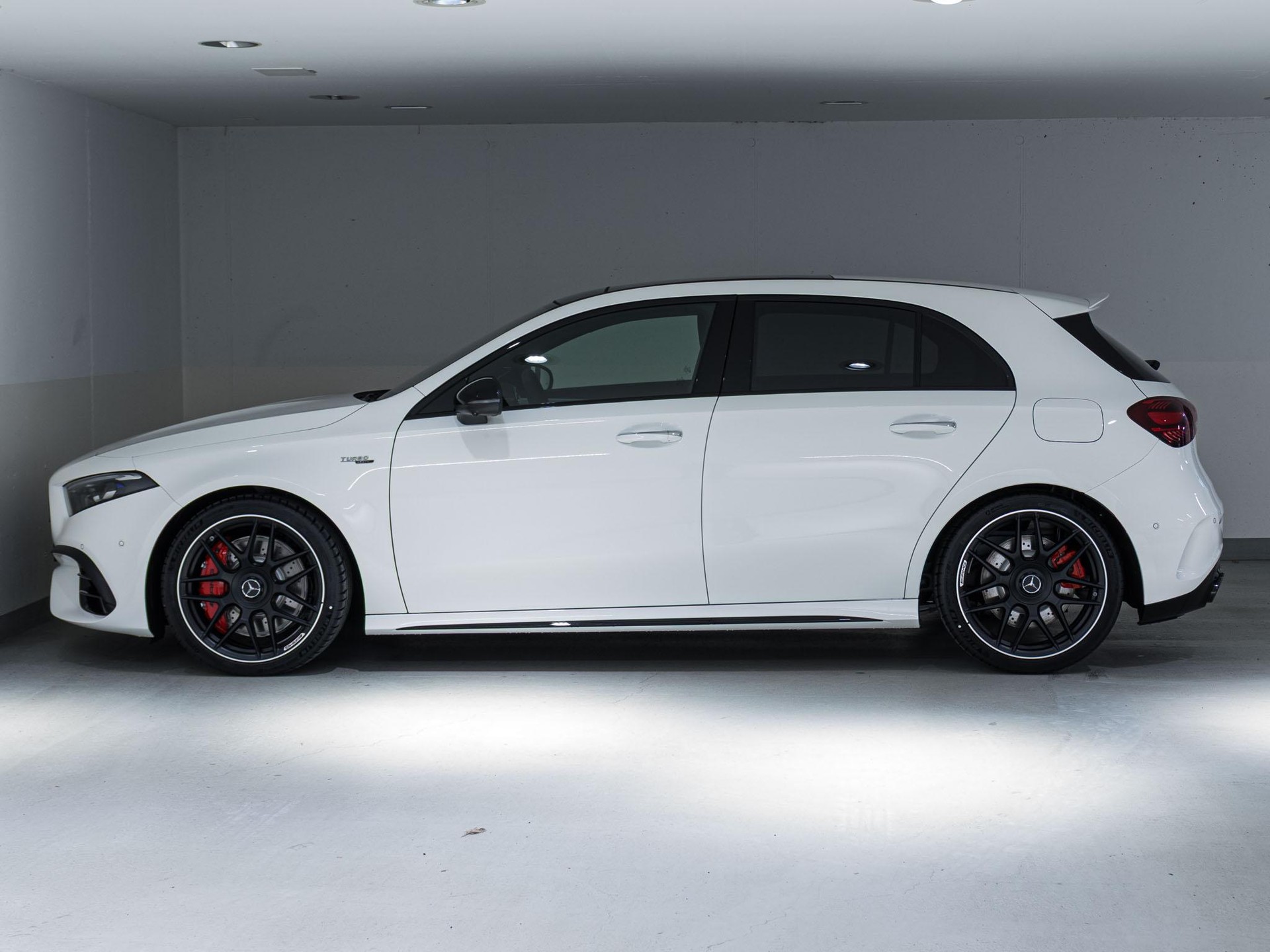 MERCEDES-BENZ A 45 S AMG 4MATIC+-image-4