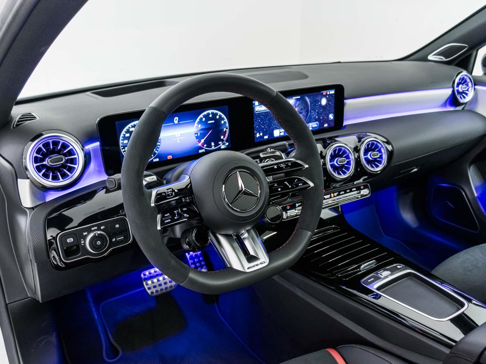 MERCEDES-BENZ A 45 S AMG 4MATIC+-image-9
