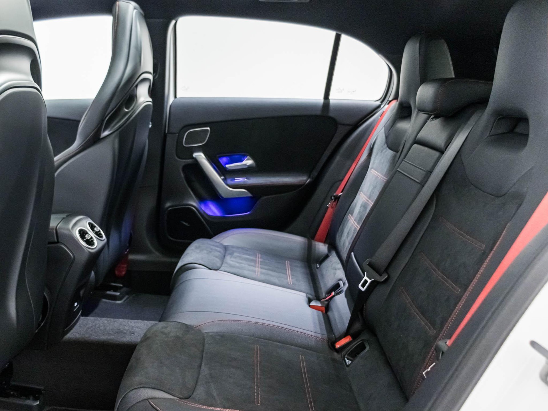 MERCEDES-BENZ A 45 S AMG 4MATIC+-image-7