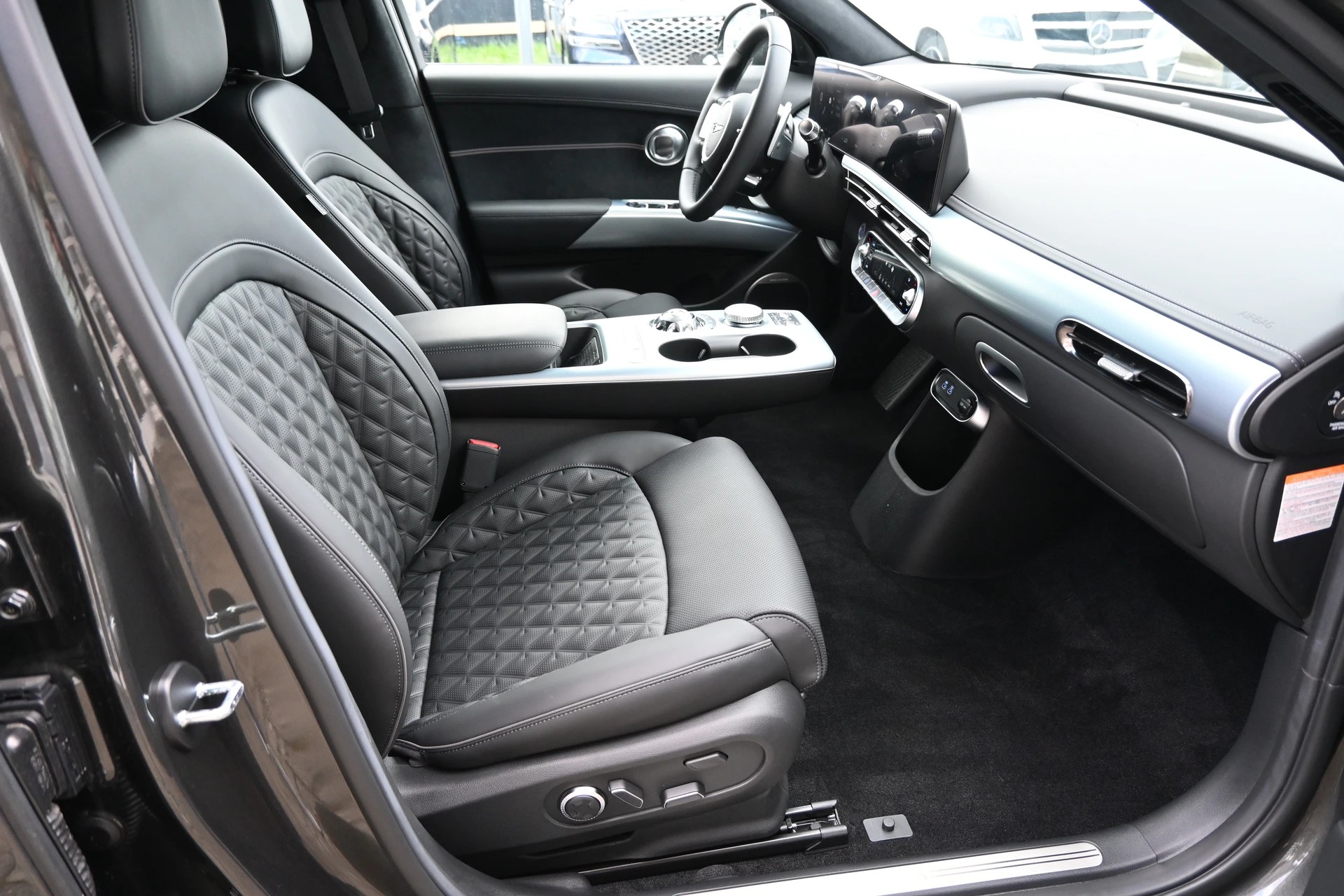 GENESIS GV60 77.4 kWh Sport Plus AWD 490PS 4X4 (CH Auto) + Werksgarantie 09.2029-image-12