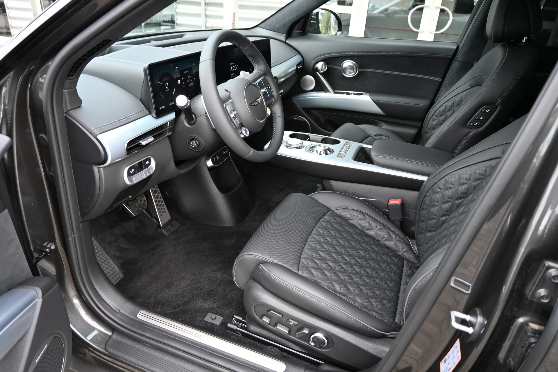 GENESIS GV60 77.4 kWh Sport Plus AWD 490PS 4X4 (CH Auto) + Werksgarantie 09.2029-image-10