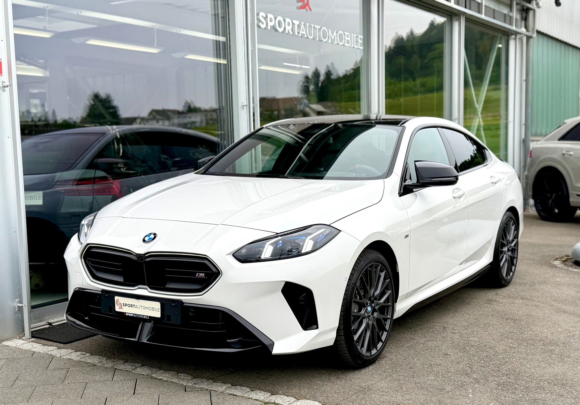 BMW M235 xDrive Gran Coupé M Sport Pro-showroom-element-2
