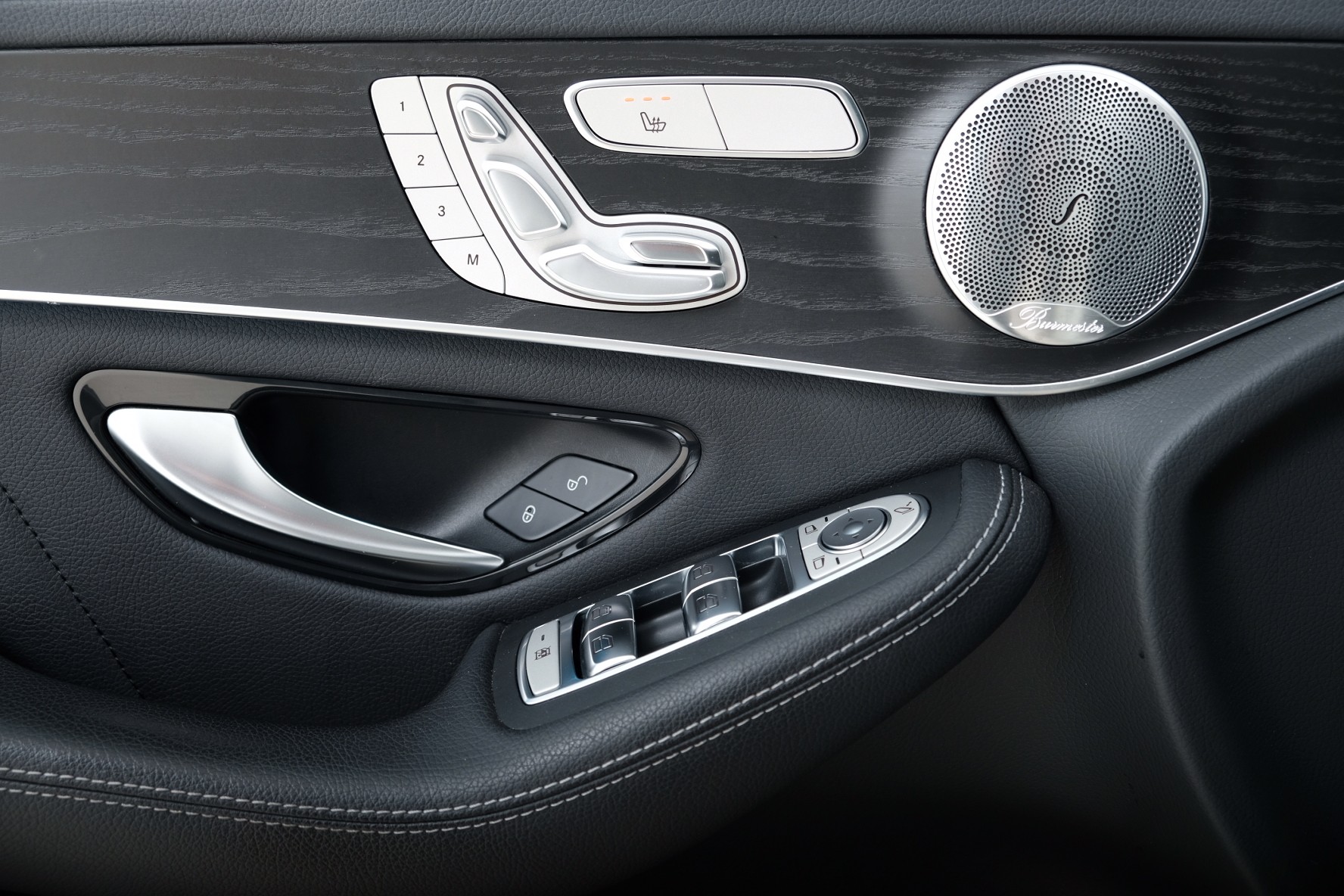 MERCEDES-BENZ GLC 250 d AMG Line 4Matic 9G-Tronic-image-14