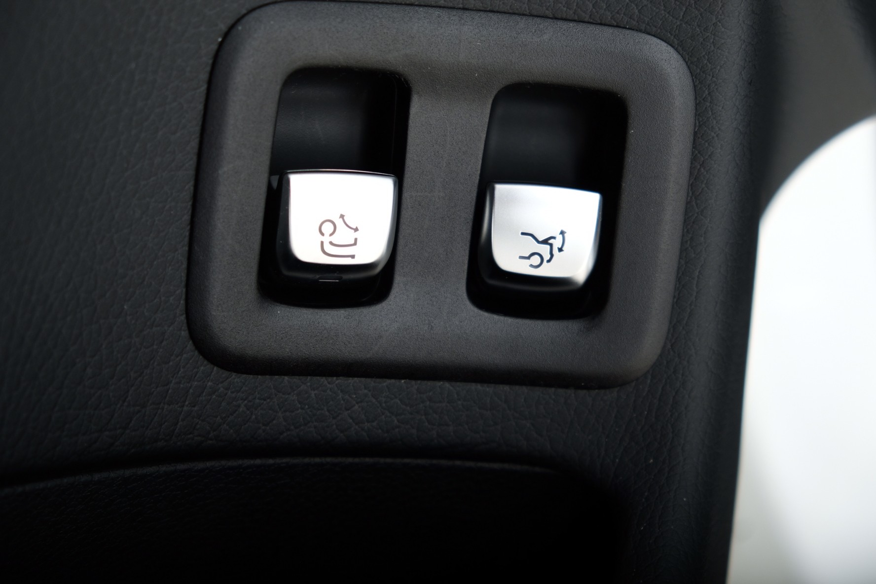 MERCEDES-BENZ GLC 250 d AMG Line 4Matic 9G-Tronic-image-15