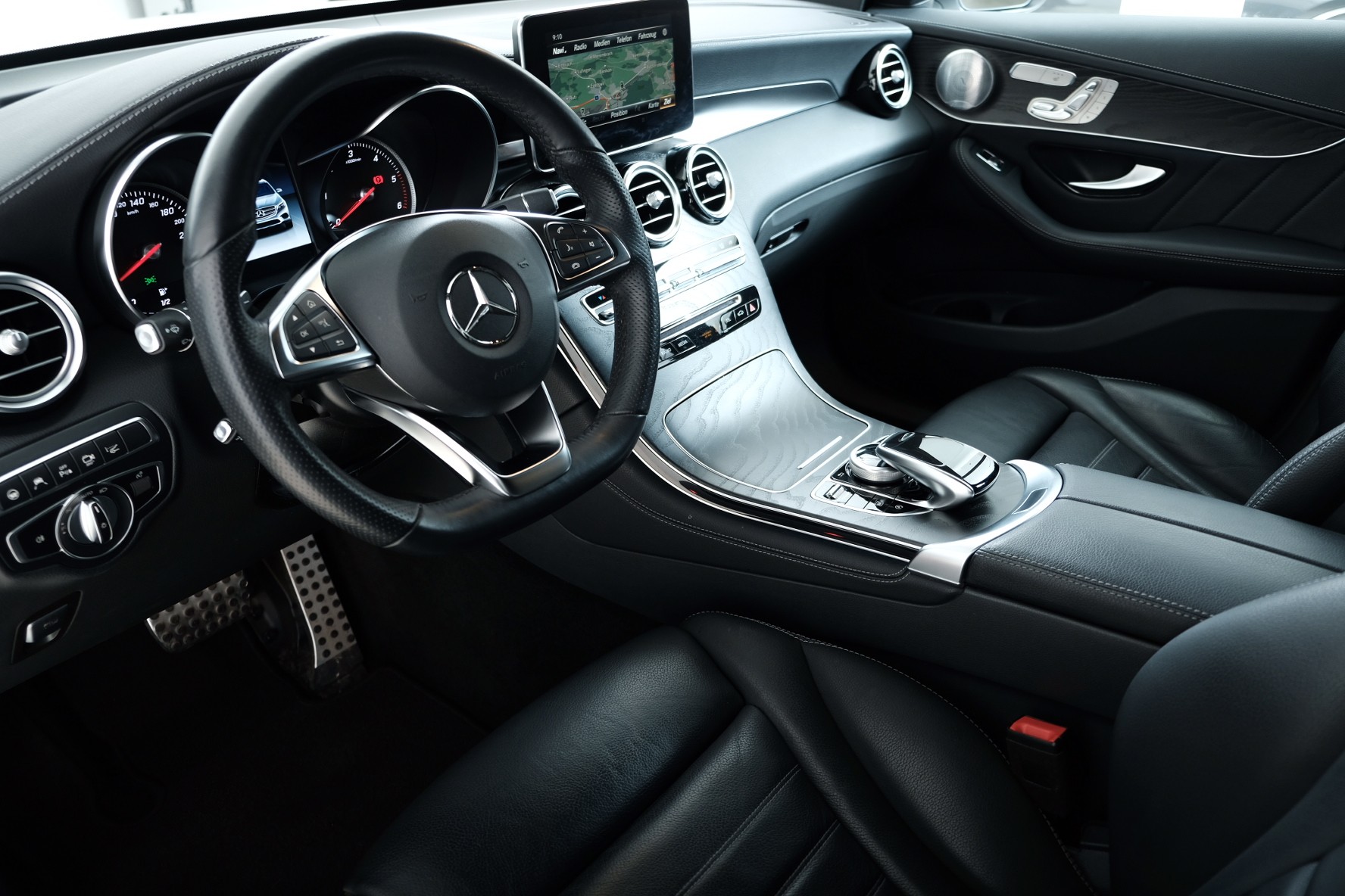 MERCEDES-BENZ GLC 250 d AMG Line 4Matic 9G-Tronic-image-8
