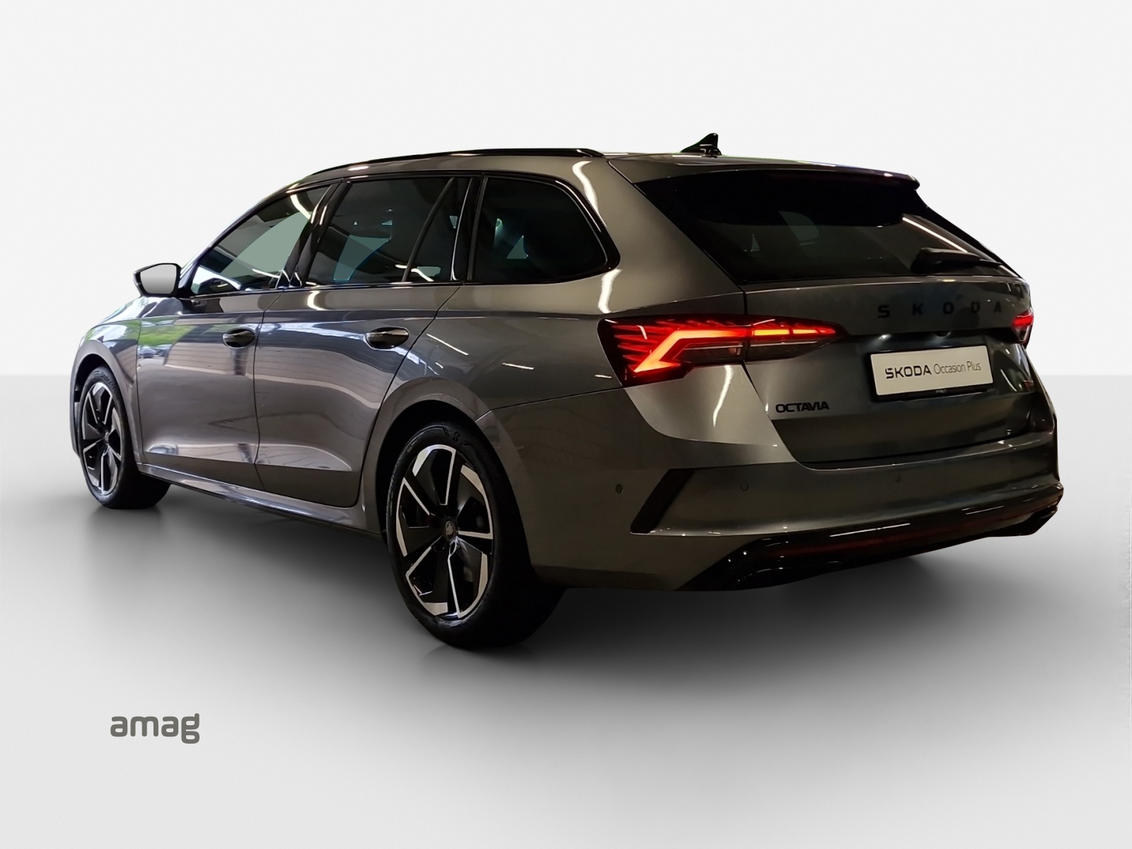 SKODA Octavia Combi 2.0 TSI DSG RS-image-2