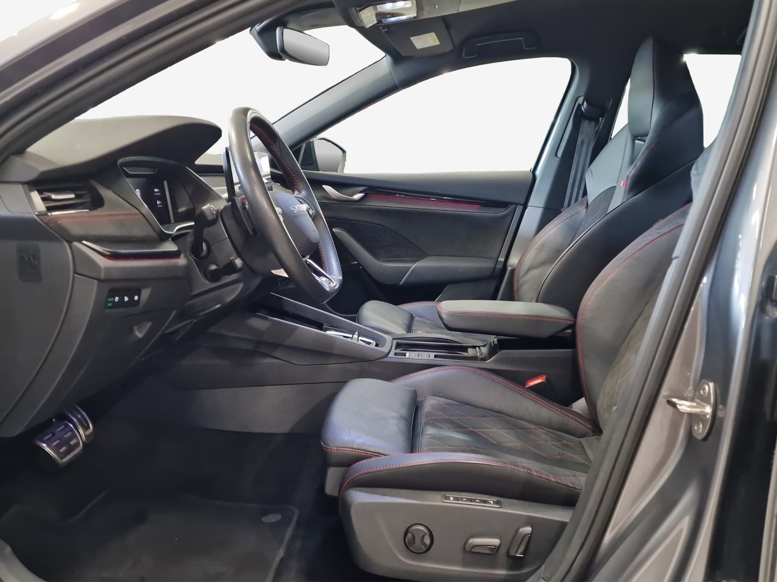 SKODA Octavia Combi 2.0 TSI DSG RS-image-7