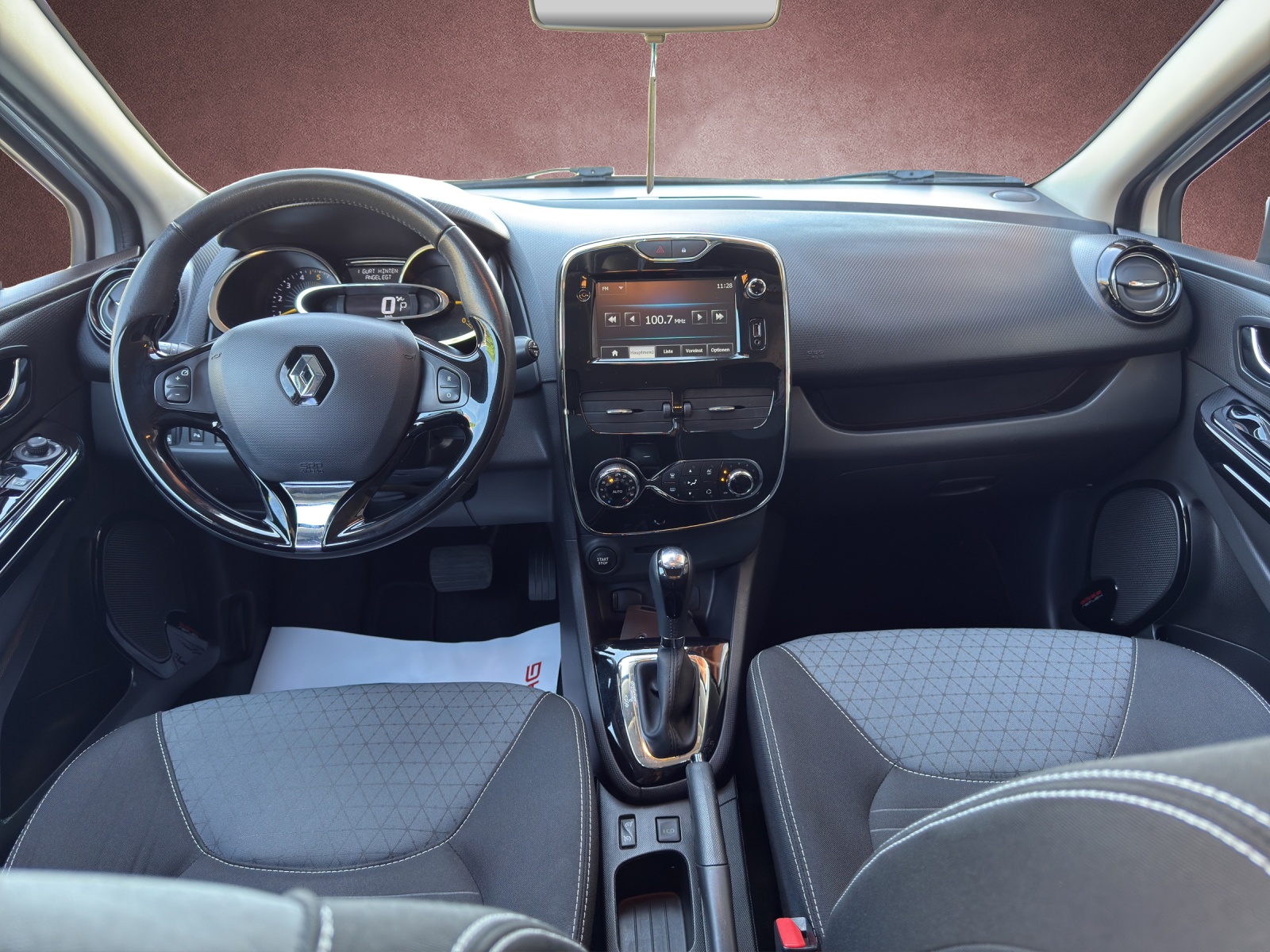 RENAULT Clio 1.5 dCi Swiss Edition EDC-image-8