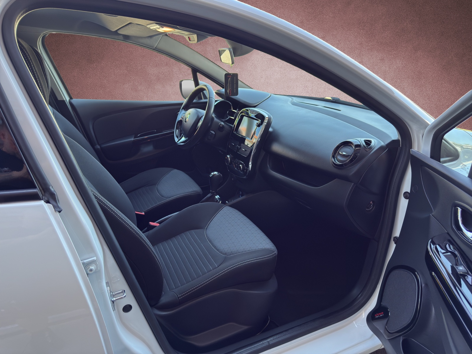 RENAULT Clio 1.5 dCi Swiss Edition EDC-image-10