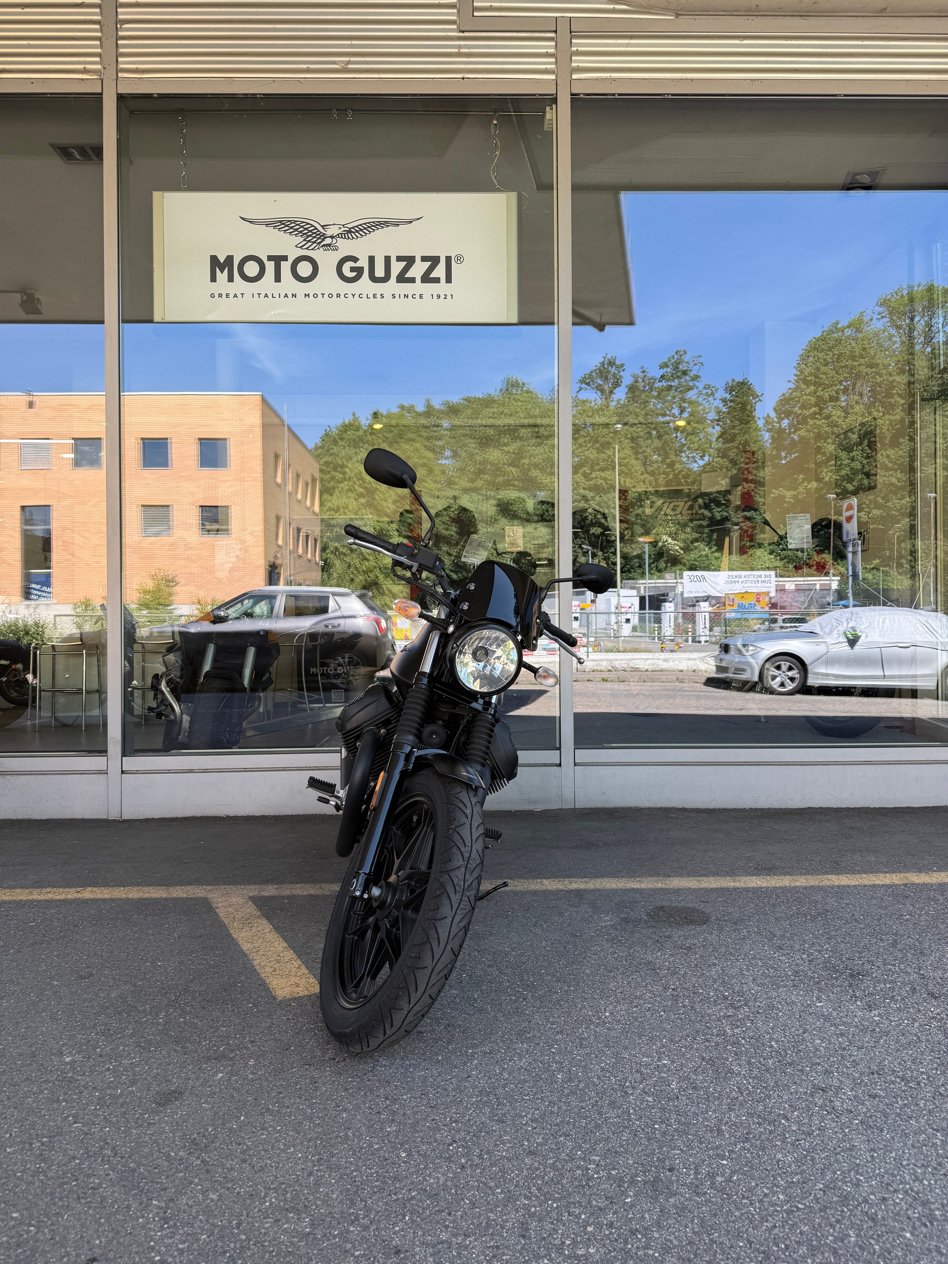 MOTO GUZZI V 7 III Stone-showroom-element-3
