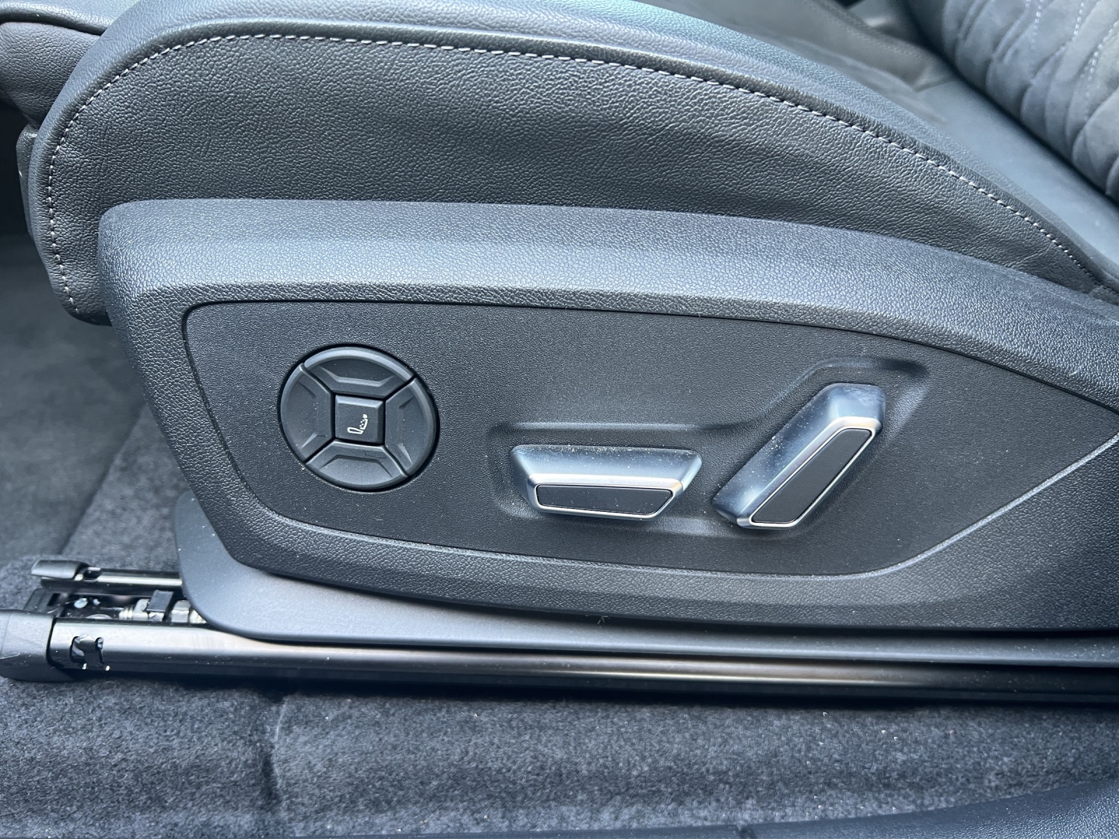AUDI Q6 e-tron quattro-image-14