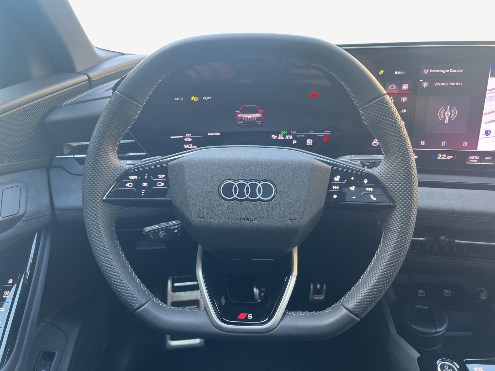 AUDI Q6 e-tron quattro-image-9