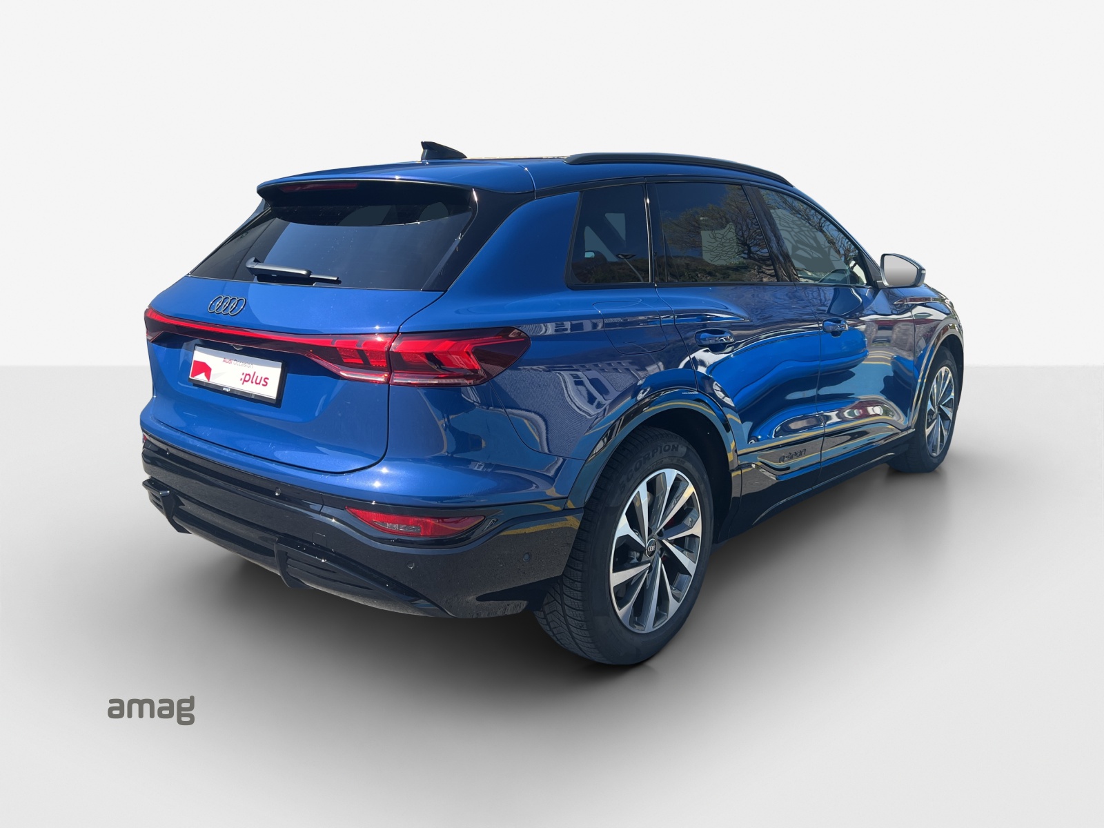 AUDI Q6 e-tron quattro-image-4
