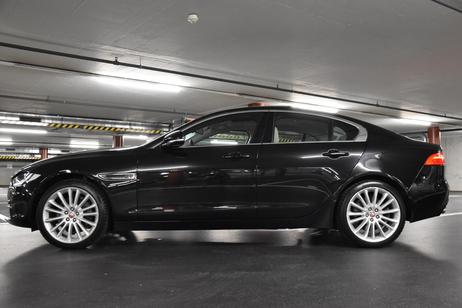 JAGUAR XE 20d Prestige AWD Automat-image-4