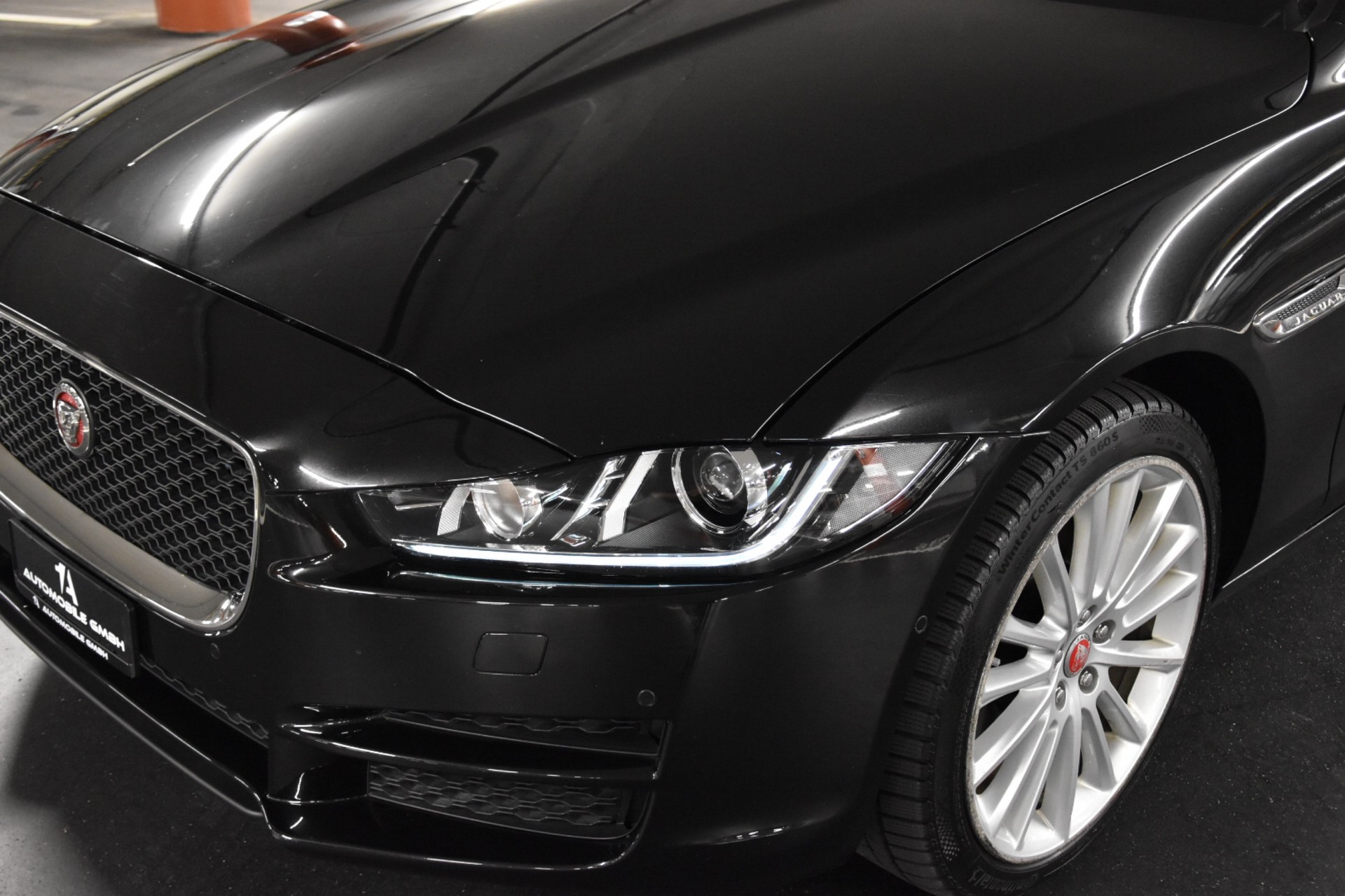 JAGUAR XE 20d Prestige AWD Automat-showroom-element-1