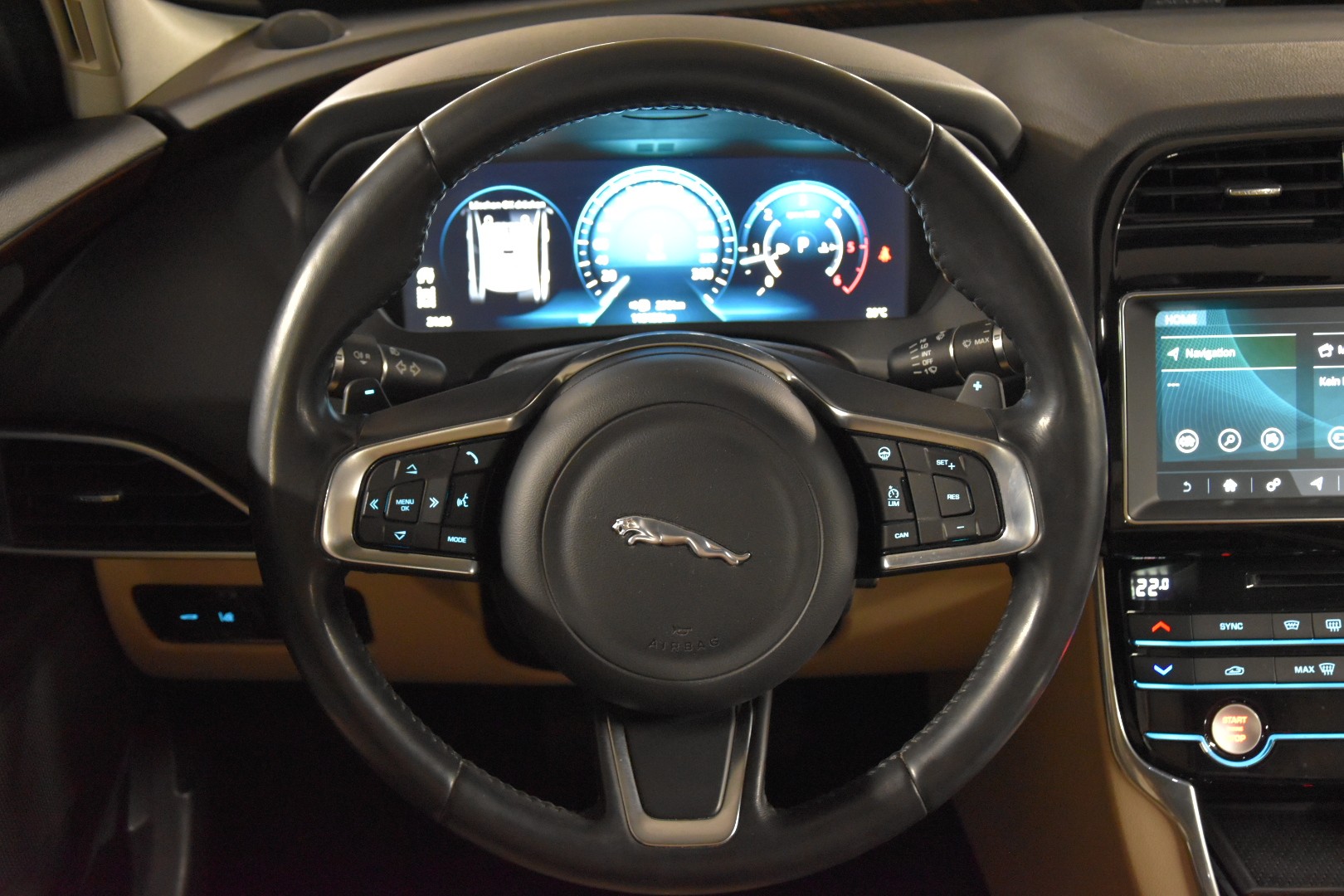 JAGUAR XE 20d Prestige AWD Automat-image-12