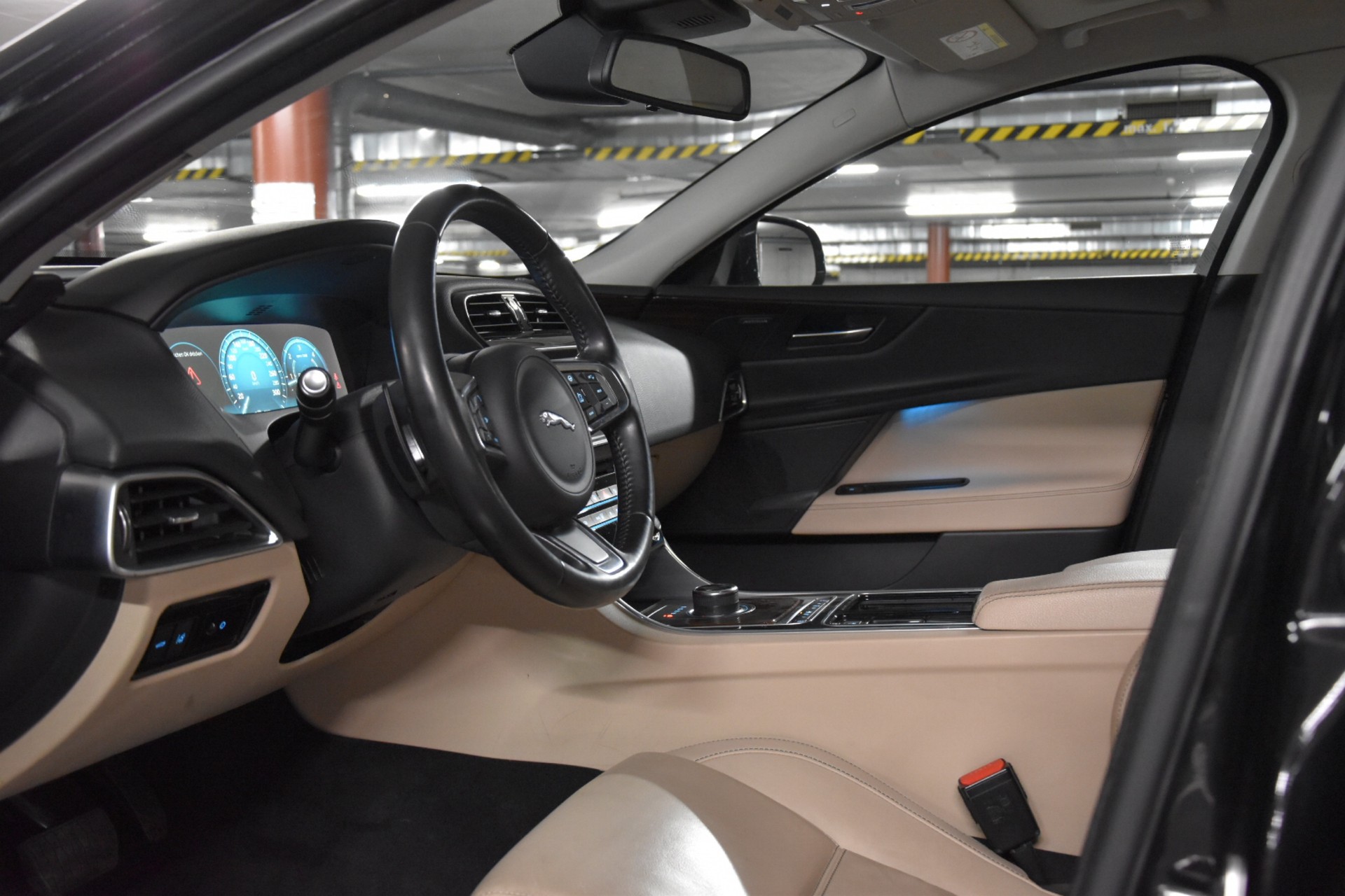 JAGUAR XE 20d Prestige AWD Automat-image-27