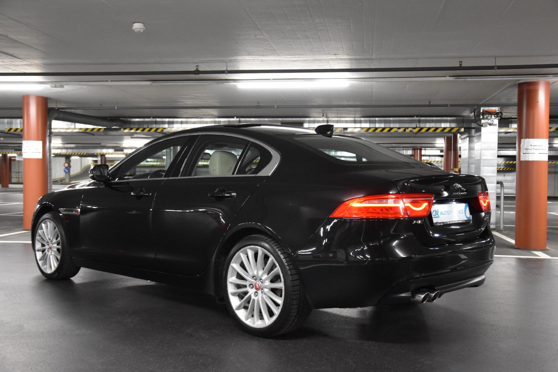 JAGUAR XE 20d Prestige AWD Automat-image-5