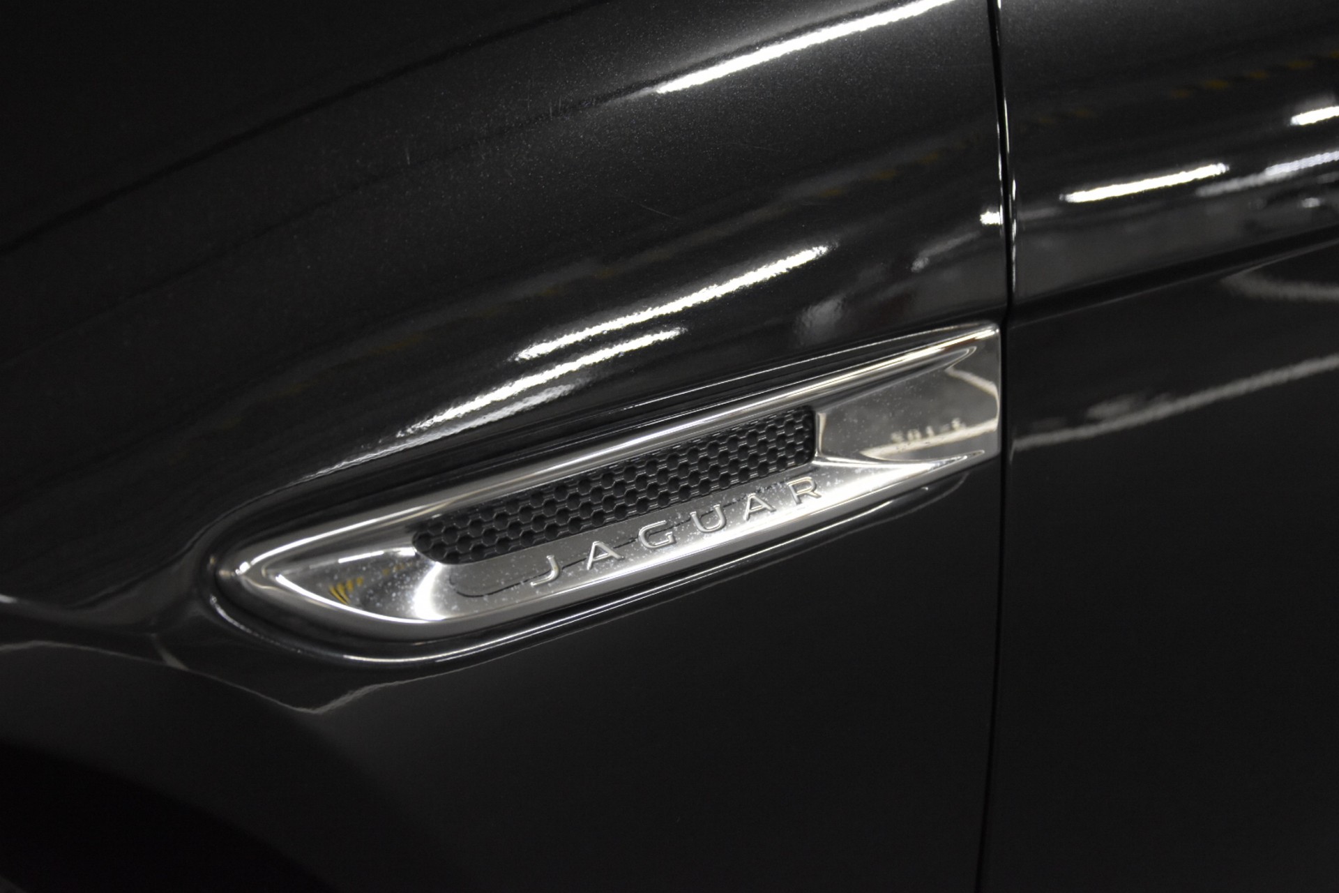 JAGUAR XE 20d Prestige AWD Automat-showroom-element-3