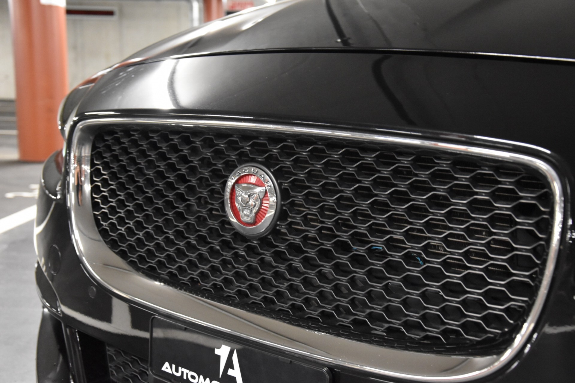 JAGUAR XE 20d Prestige AWD Automat-showroom-element-2