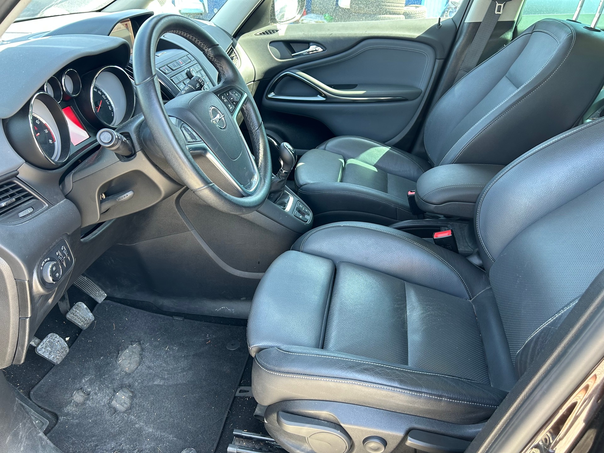 OPEL Zafira Tourer 1.6i 16V CNG Turbo Active Edition-image-9