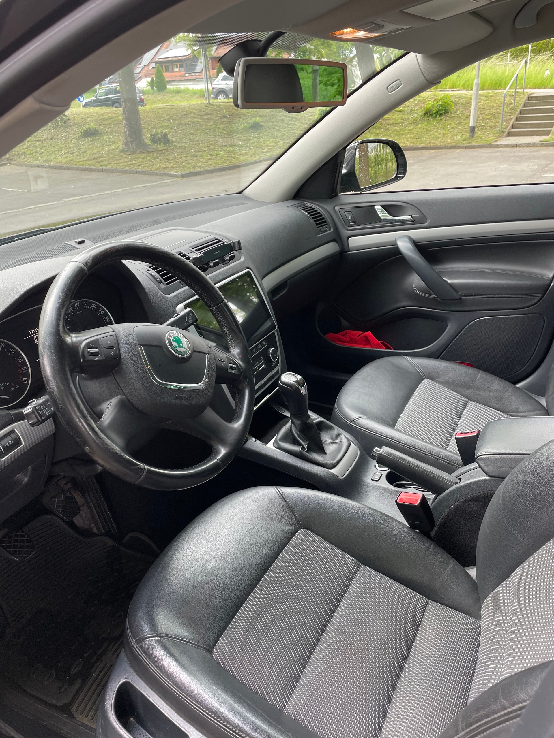 SKODA 2.0 TDI Elegance 4x4-image-5
