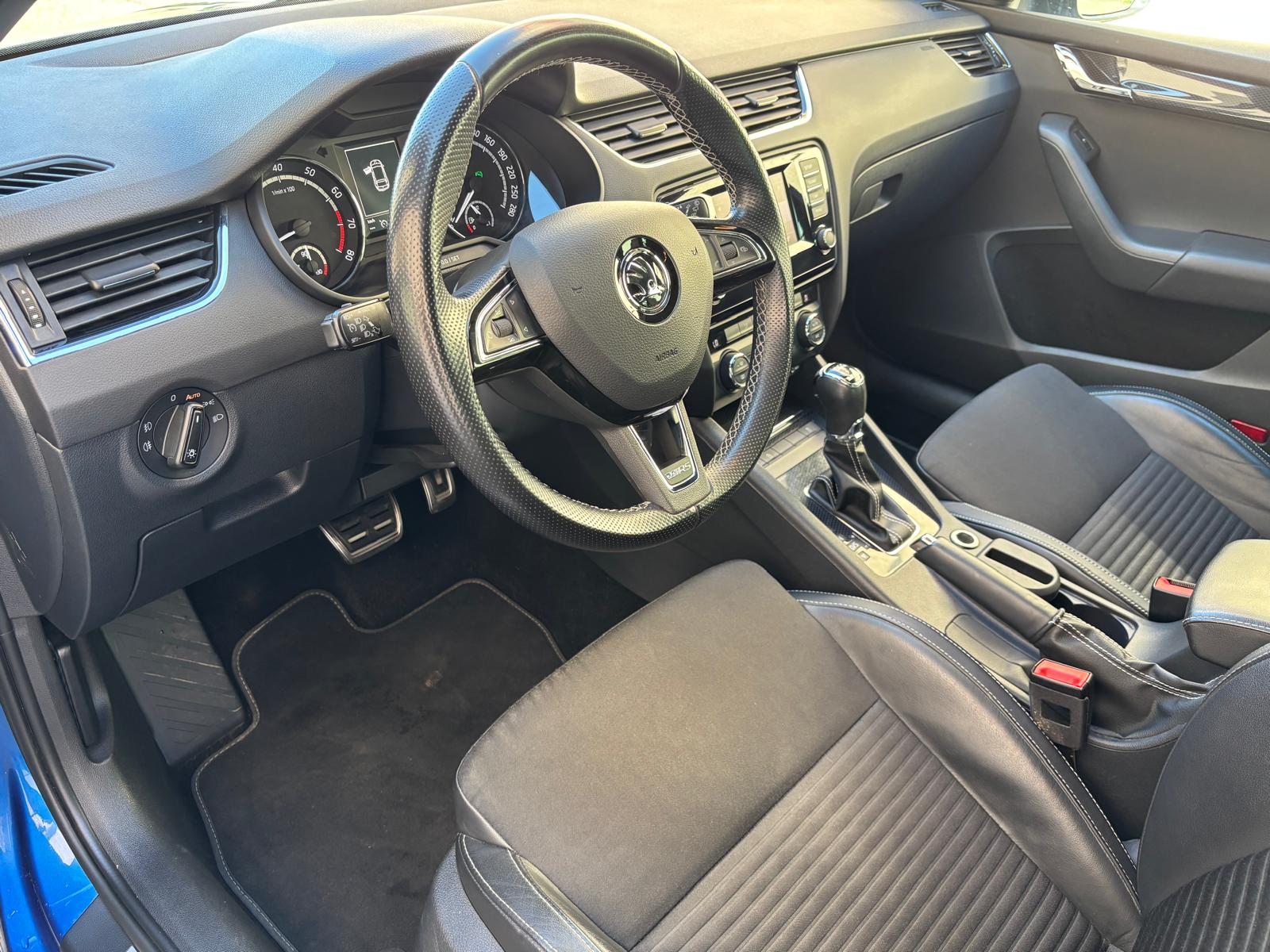 SKODA Octavia Combi 2.0 TSI RS DSG-image-9
