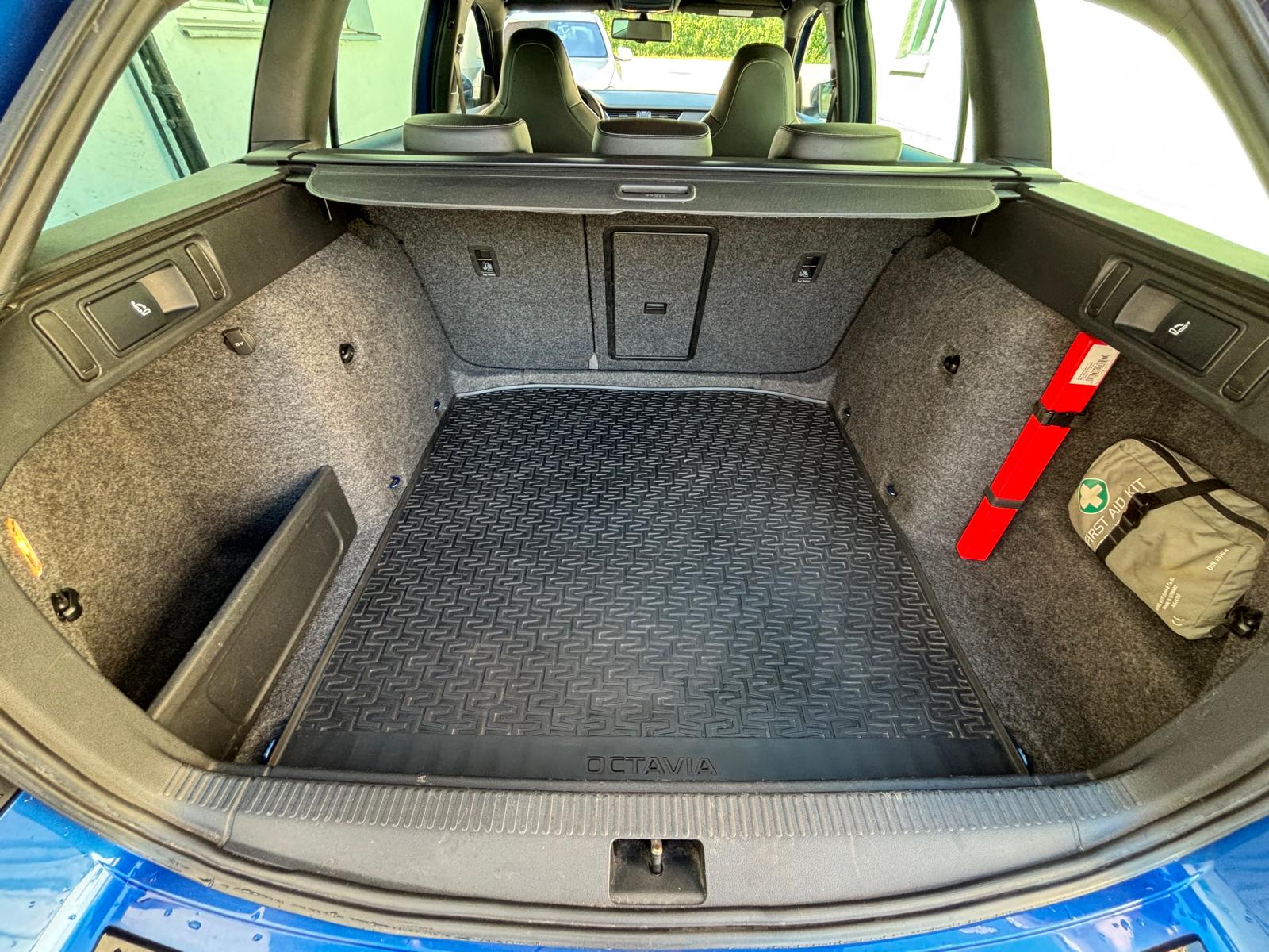 SKODA Octavia Combi 2.0 TSI RS DSG-image-11