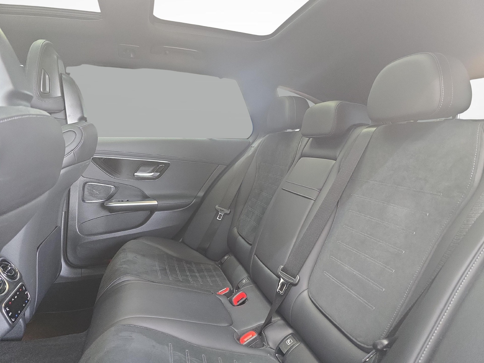 MERCEDES-BENZ C 220 d 4MATIC Swiss Star T-Modell AMG Line-image-9