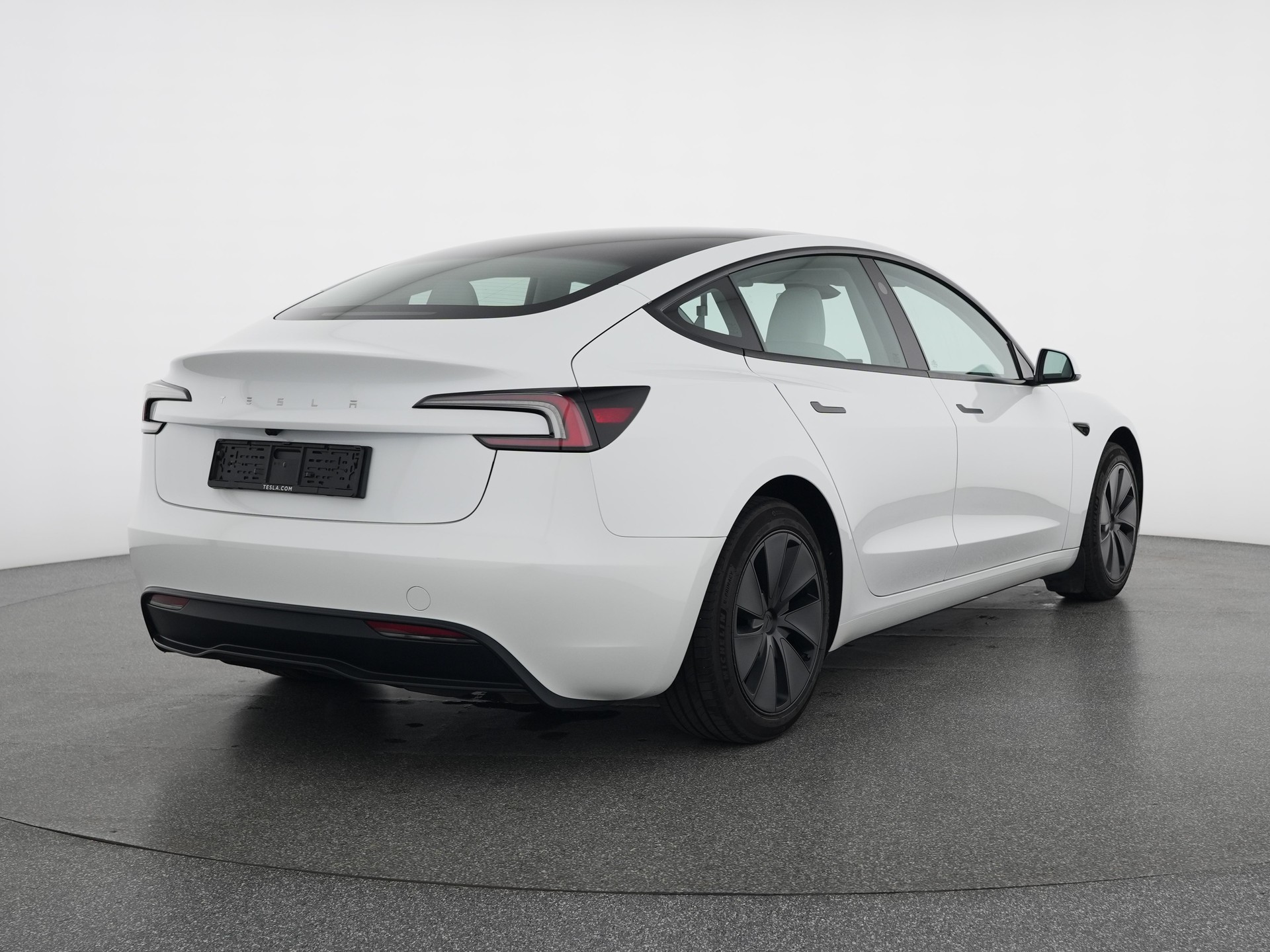 TESLA Model 3 RWD-image-1