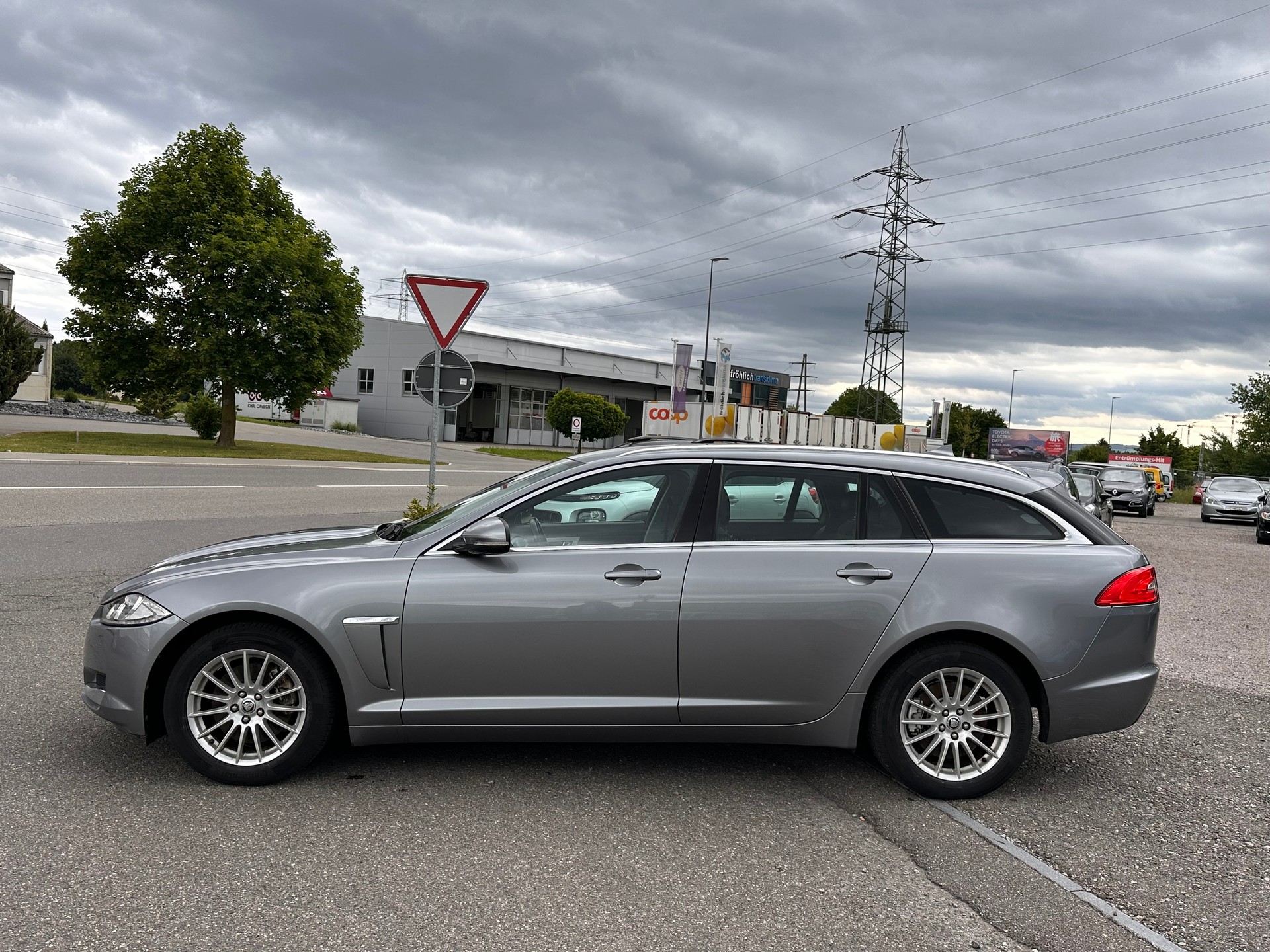 JAGUAR XF Sportbrake 2.2d Premium Luxury-image-12