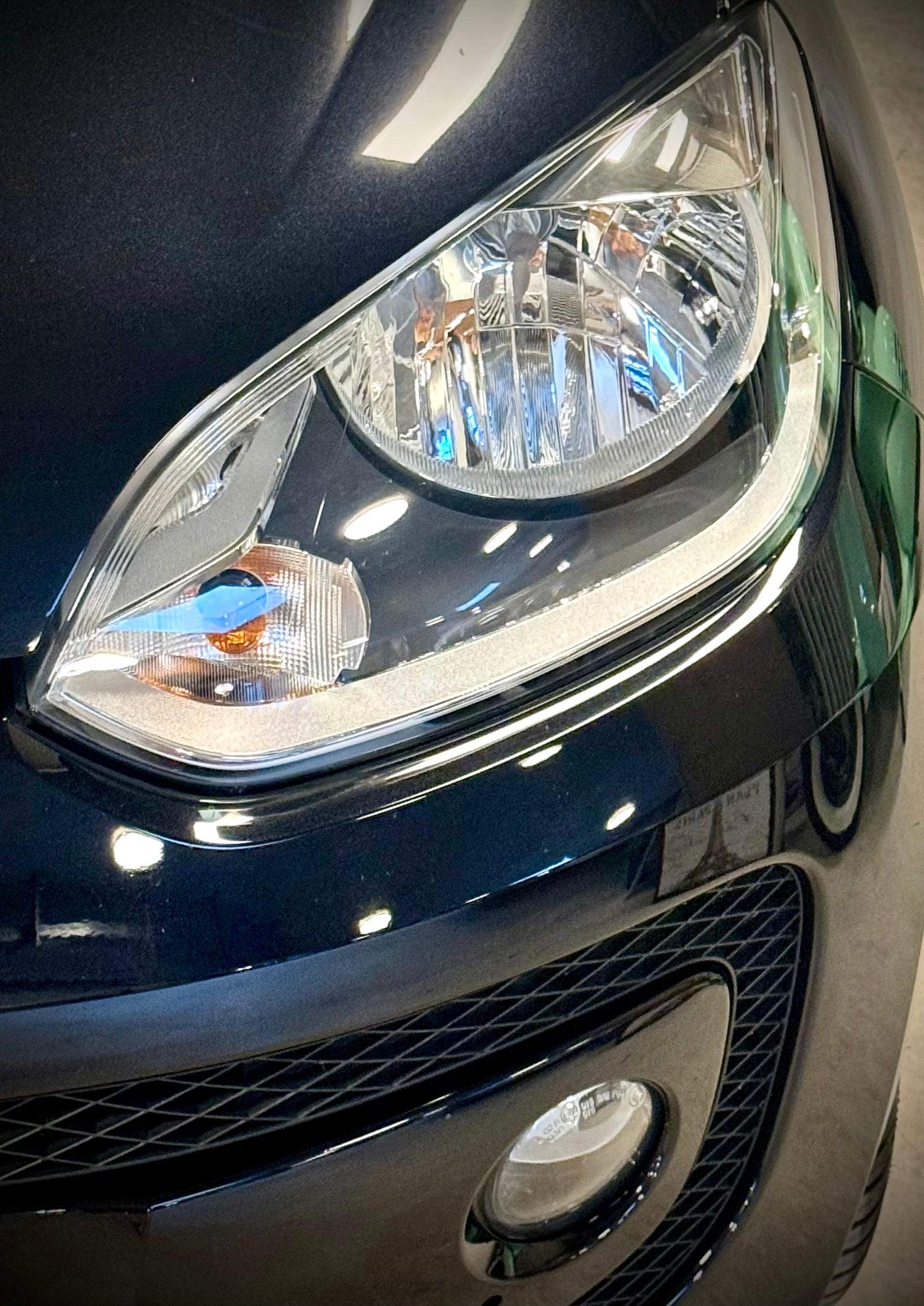 VW Up 1.0 black up Art on Ice ASG-image-2