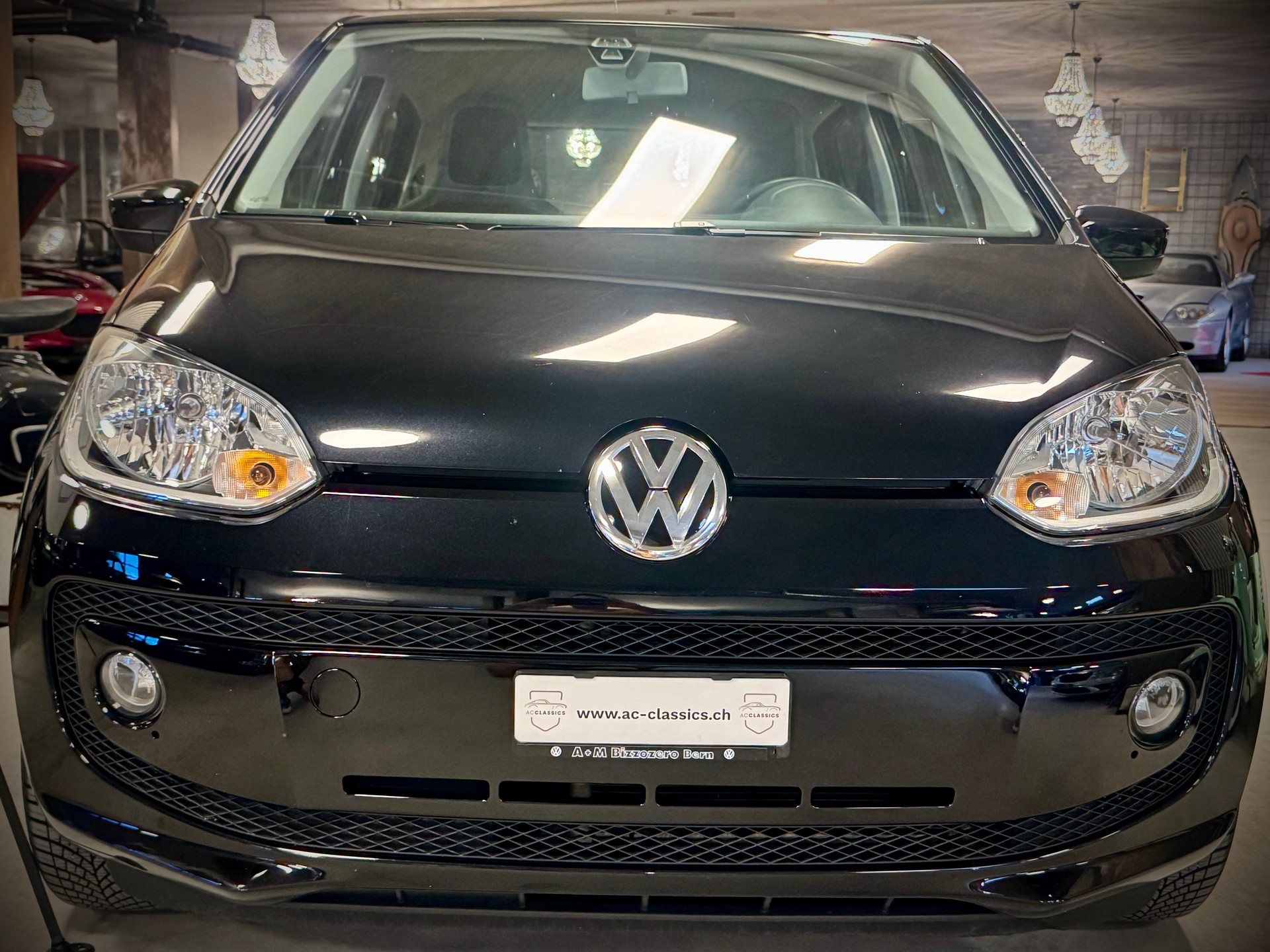 VW Up 1.0 black up Art on Ice ASG-image-3