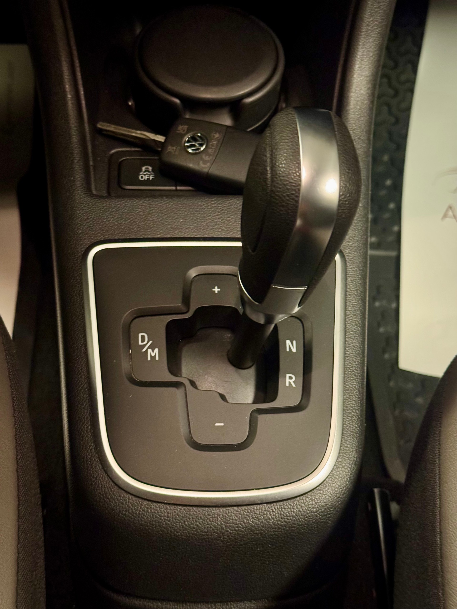 VW Up 1.0 black up Art on Ice ASG-image-21