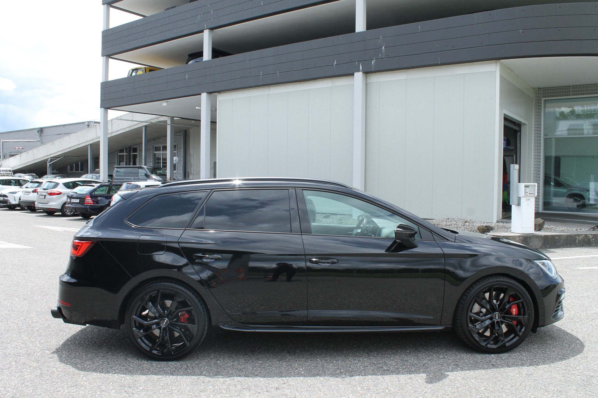 SEAT Leon Cupra ST 4Drive 300 DSG-image-2