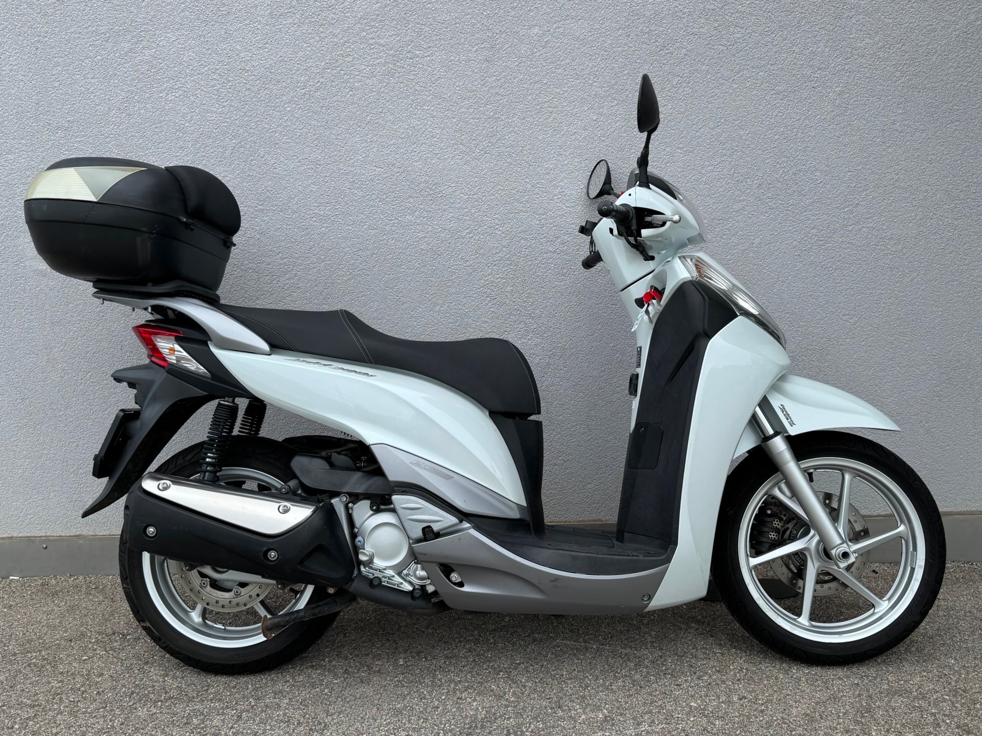 HONDA SH 300 i ABS-showroom-element-1