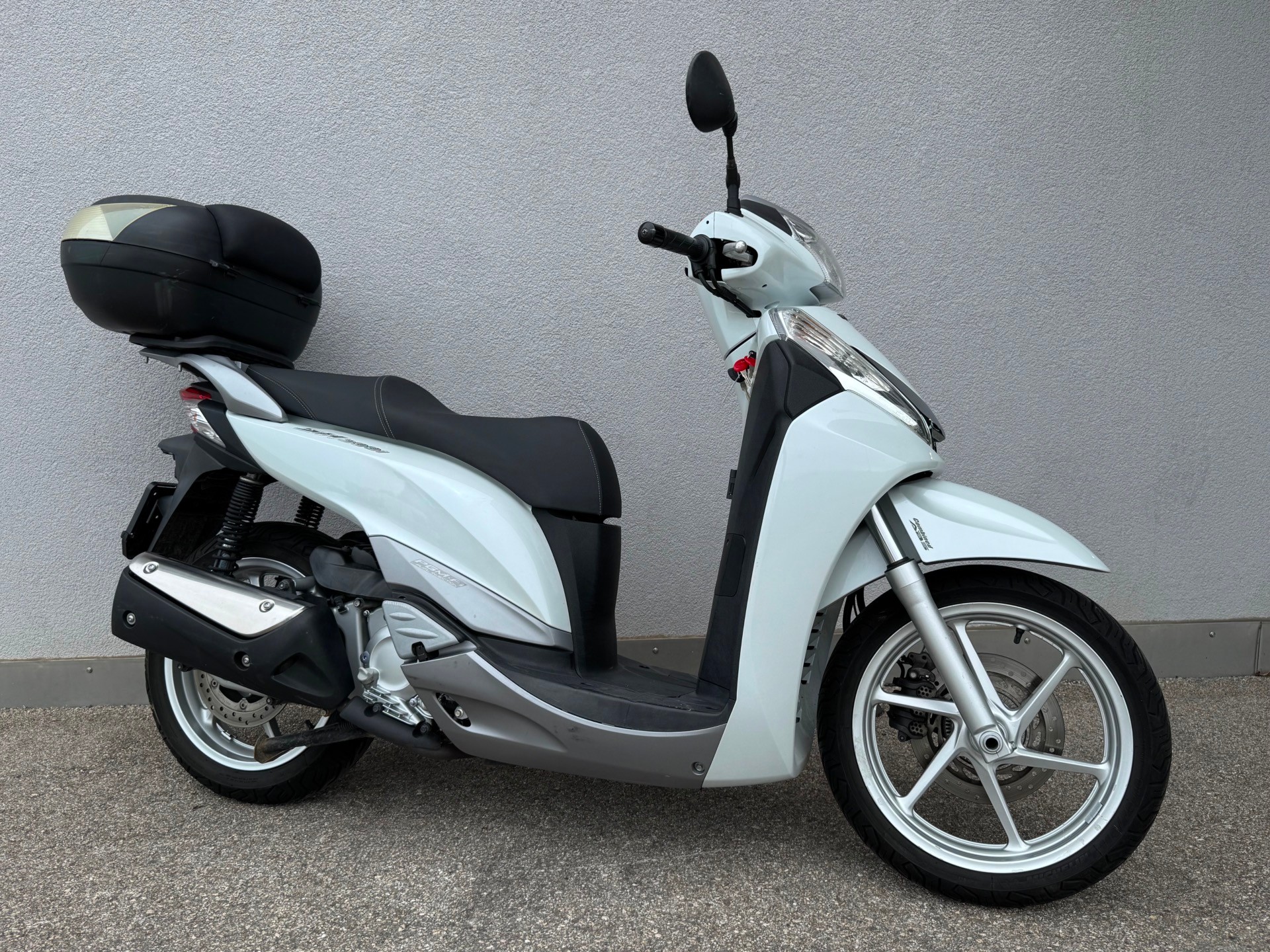 HONDA SH 300 i ABS-showroom-element-2