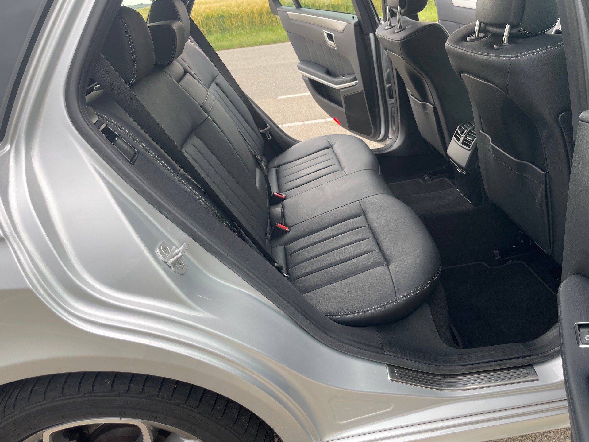 MERCEDES-BENZ E 250 BlueTEC 4Matic 7G-Tronic-image-10